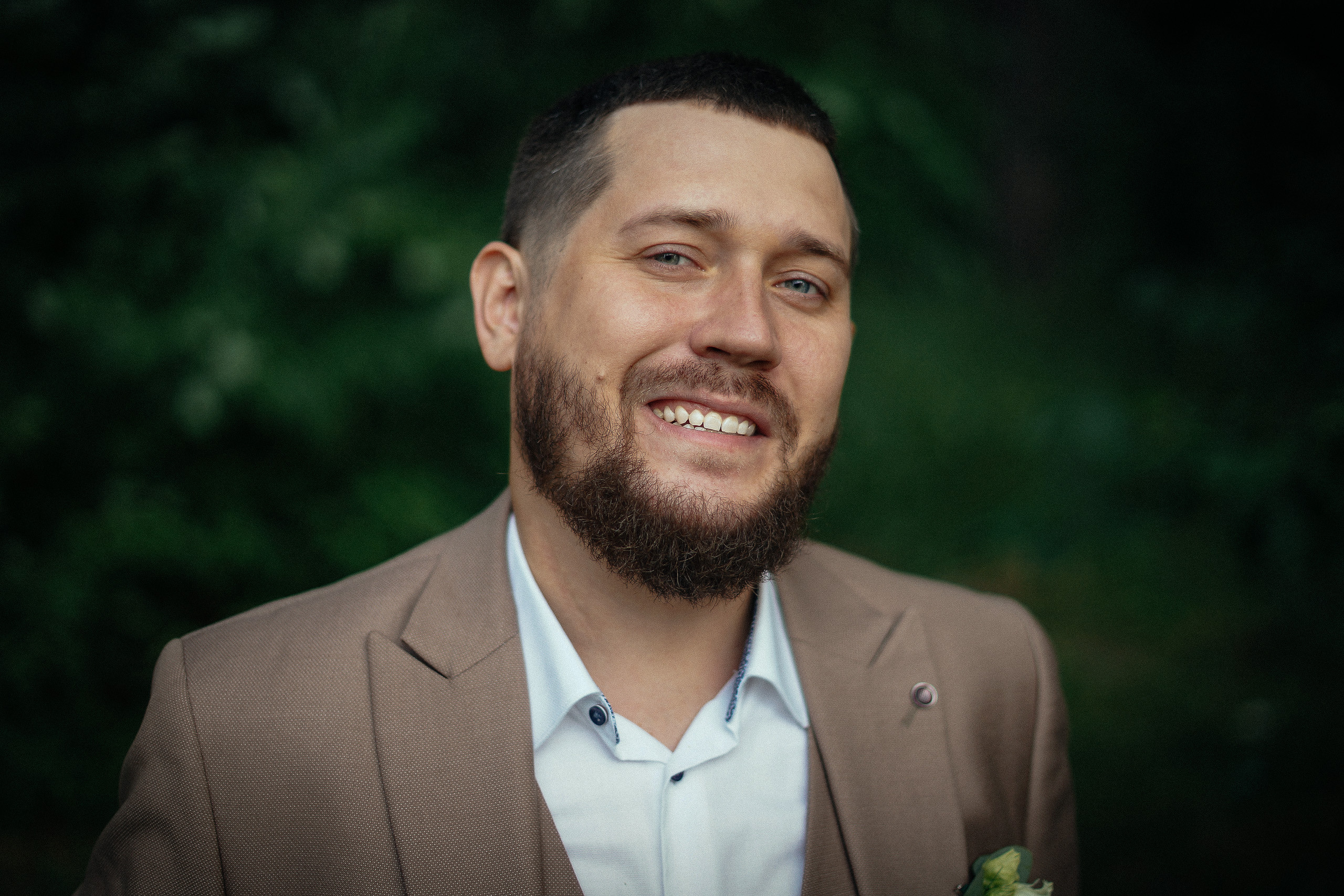 Свадьба в Бердске. Свадебный фотограф Бердск. Съемка прогулки, выездной регистрации и банкета в Crona Spa Hotel.