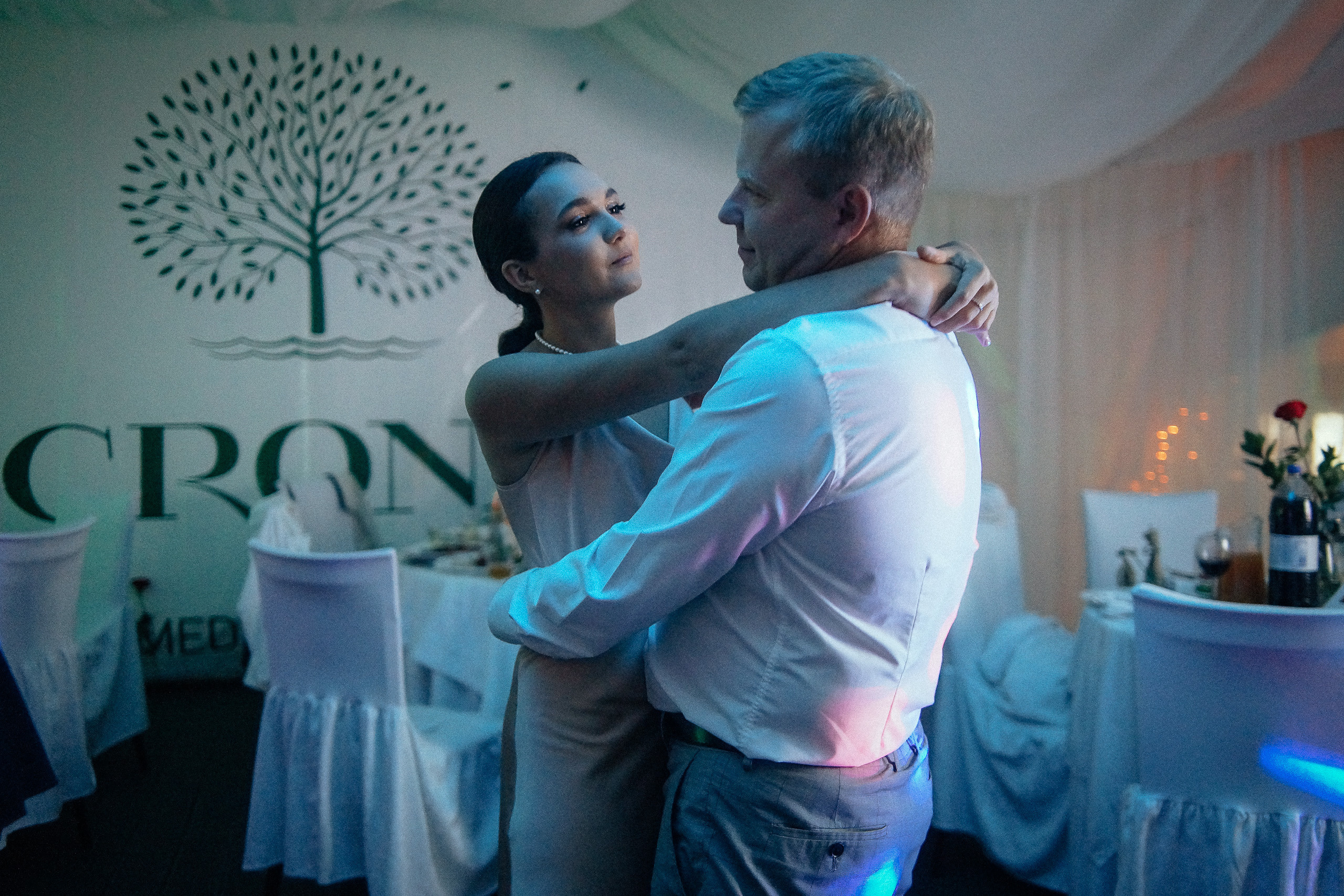 Свадьба в Бердске. Свадебный фотограф Бердск. Съемка прогулки, выездной регистрации и банкета в Crona Spa Hotel.