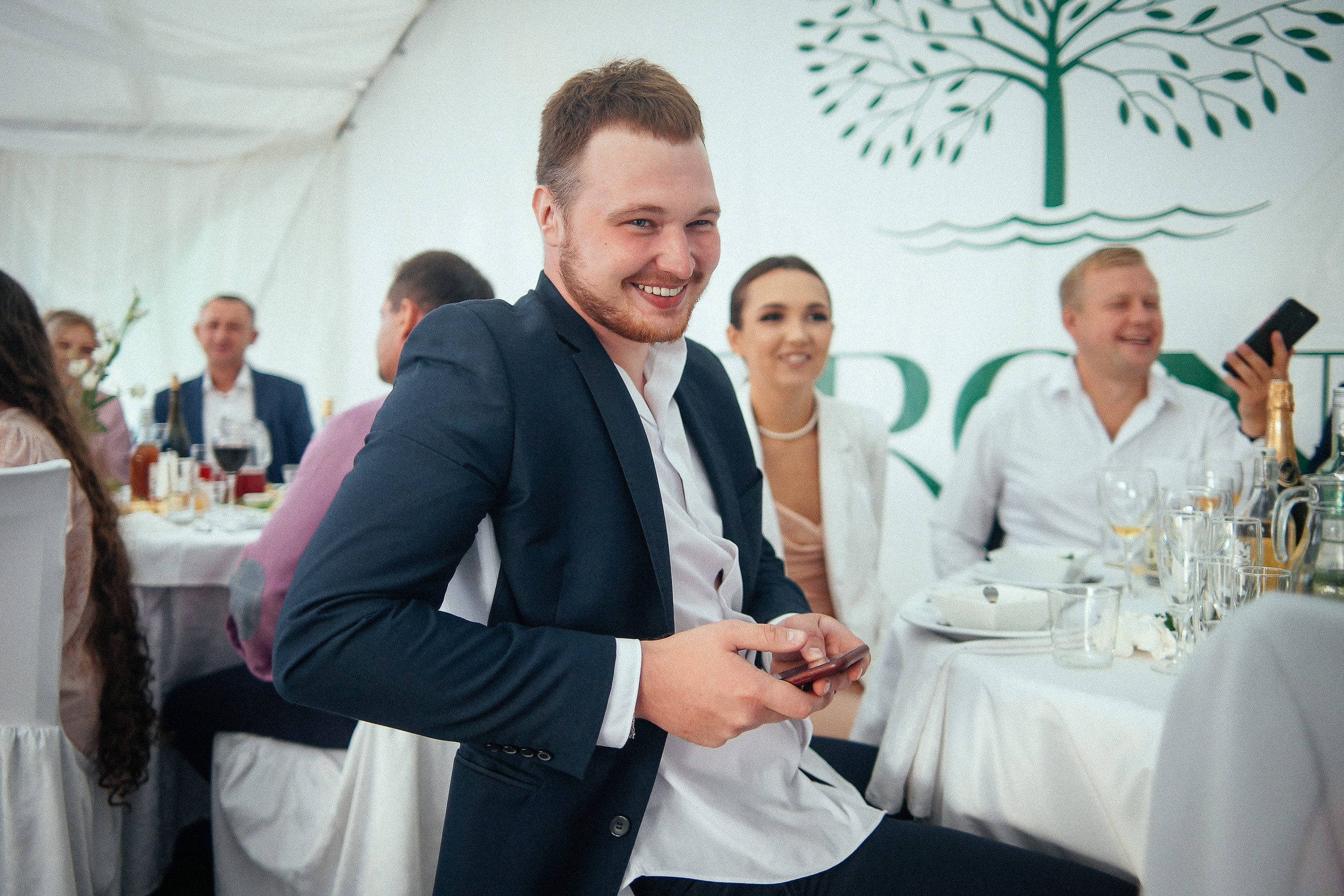 Свадьба в Бердске. Свадебный фотограф Бердск. Съемка прогулки, выездной регистрации и банкета в Crona Spa Hotel.