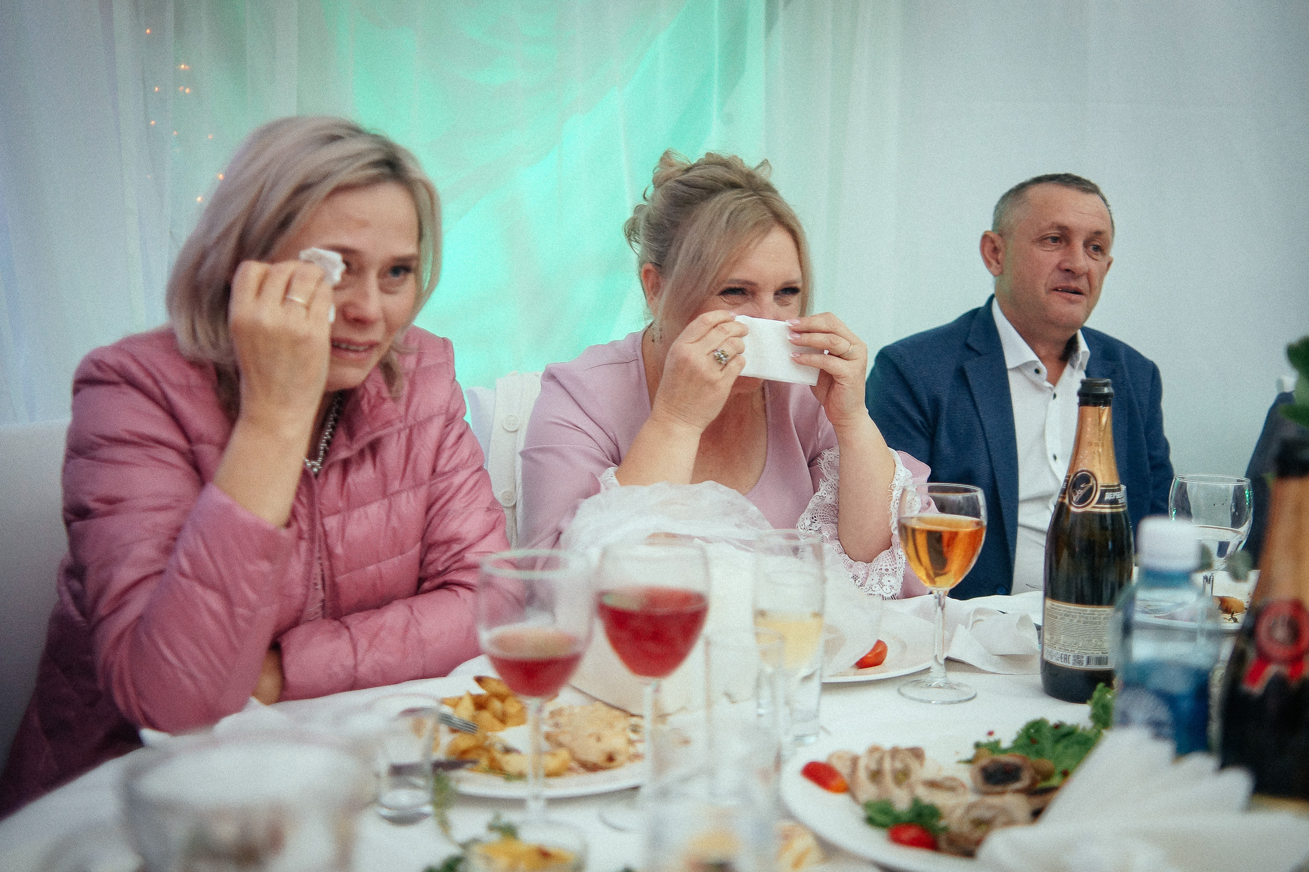 Свадьба в Бердске. Свадебный фотограф Бердск. Съемка прогулки, выездной регистрации и банкета в Crona Spa Hotel.