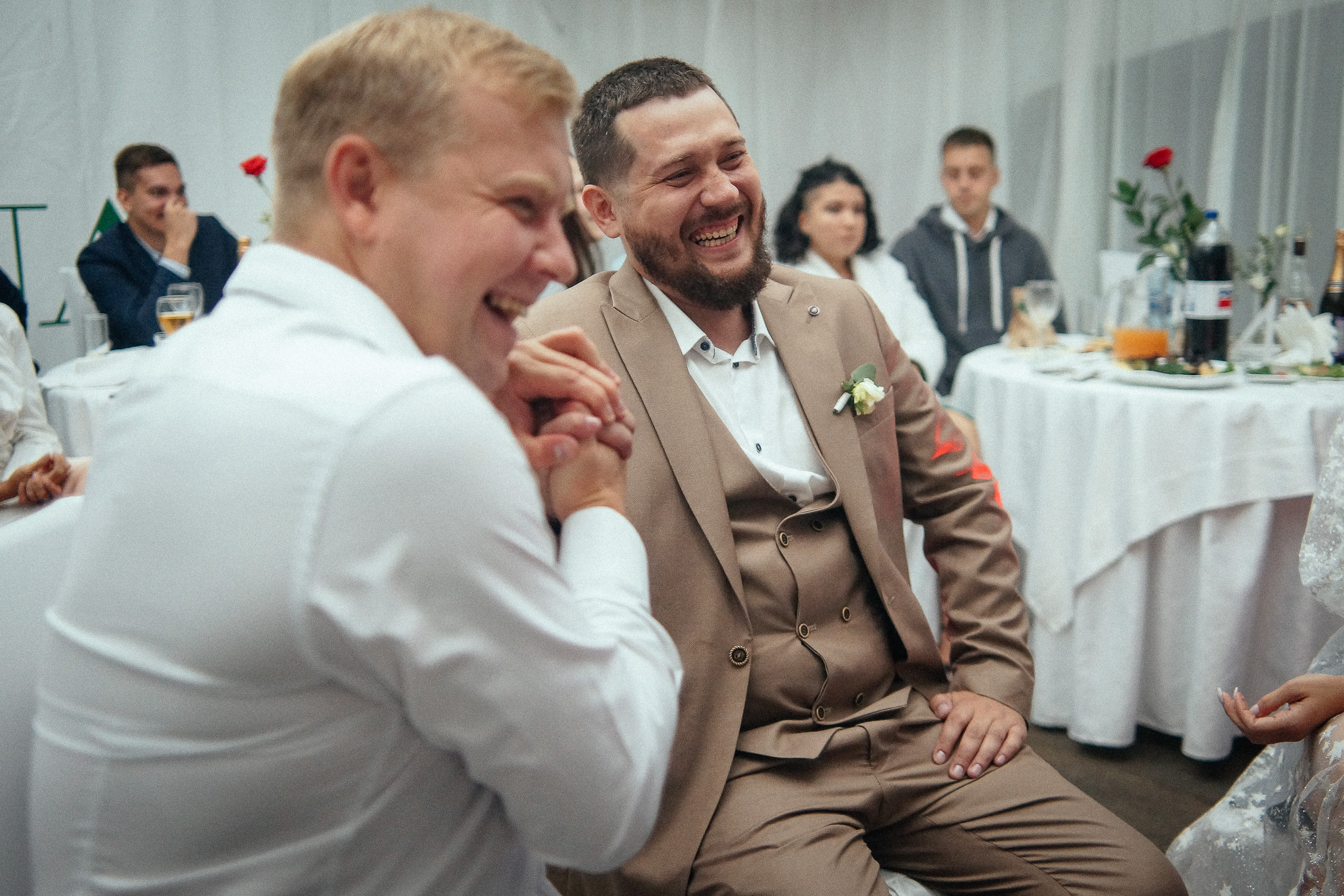 Свадьба в Бердске. Свадебный фотограф Бердск. Съемка прогулки, выездной регистрации и банкета в Crona Spa Hotel.