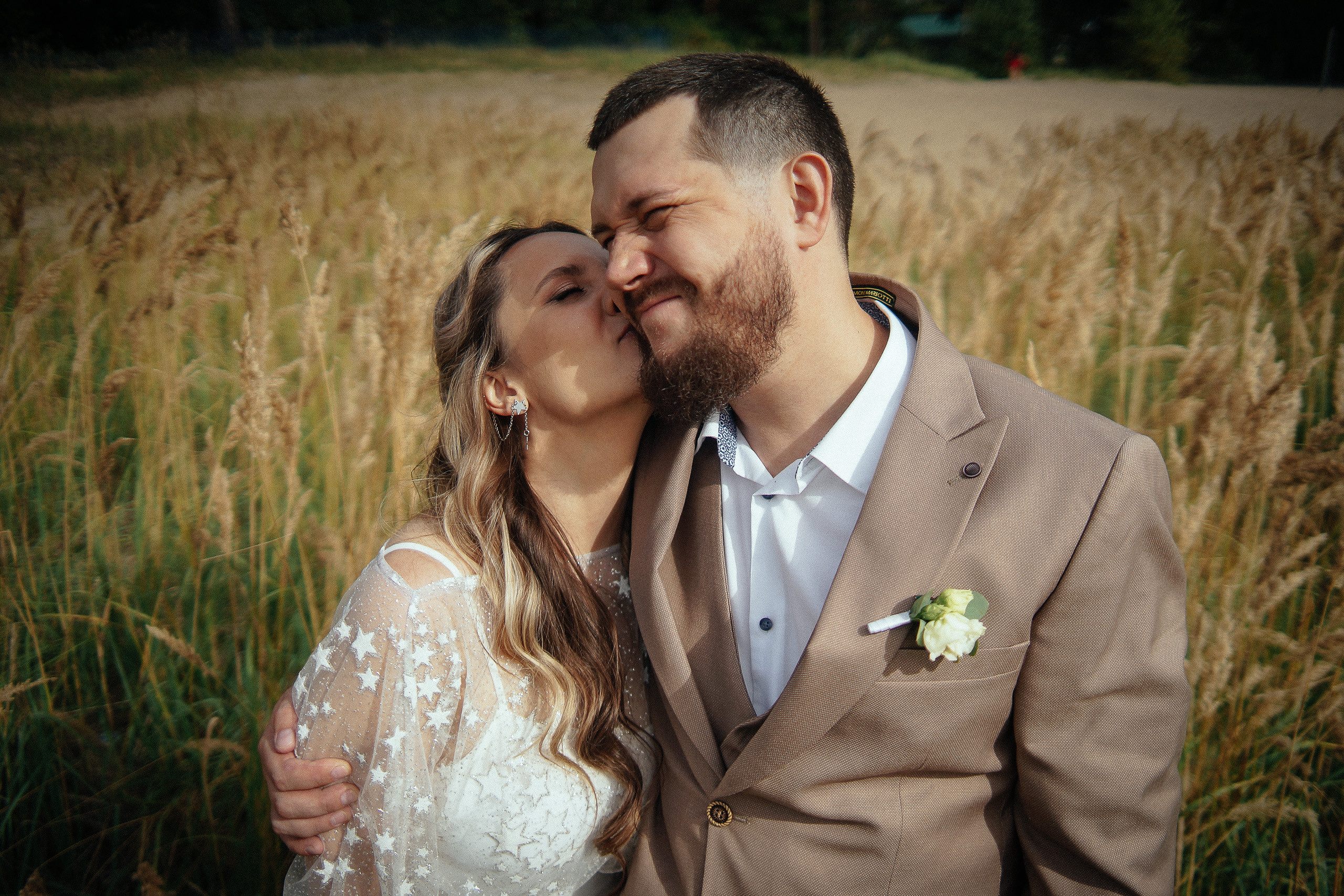 Свадьба в Бердске. Свадебный фотограф Бердск. Съемка прогулки, выездной регистрации и банкета в Crona Spa Hotel.