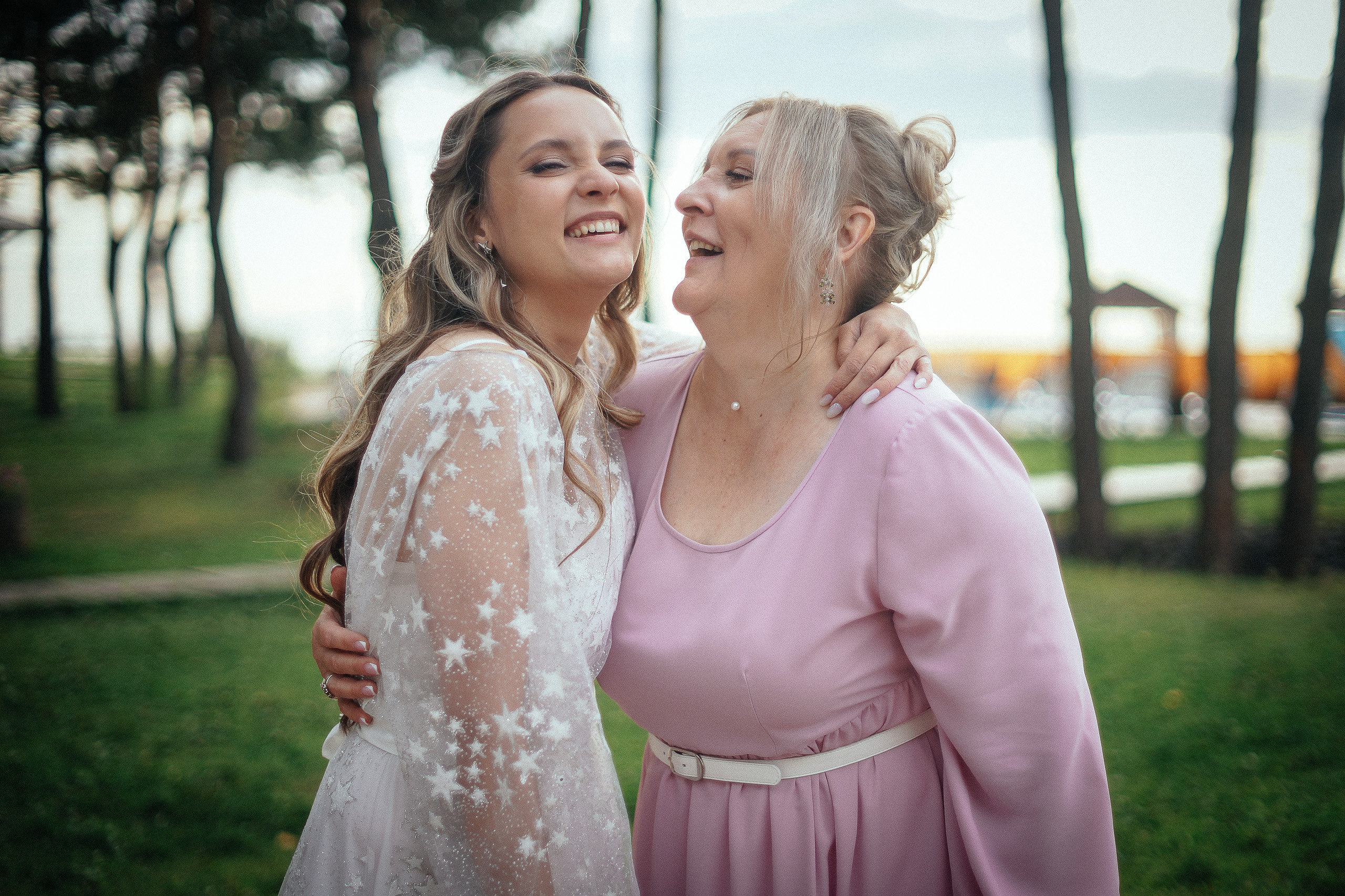 Свадьба в Бердске. Свадебный фотограф Бердск. Съемка прогулки, выездной регистрации и банкета в Crona Spa Hotel.