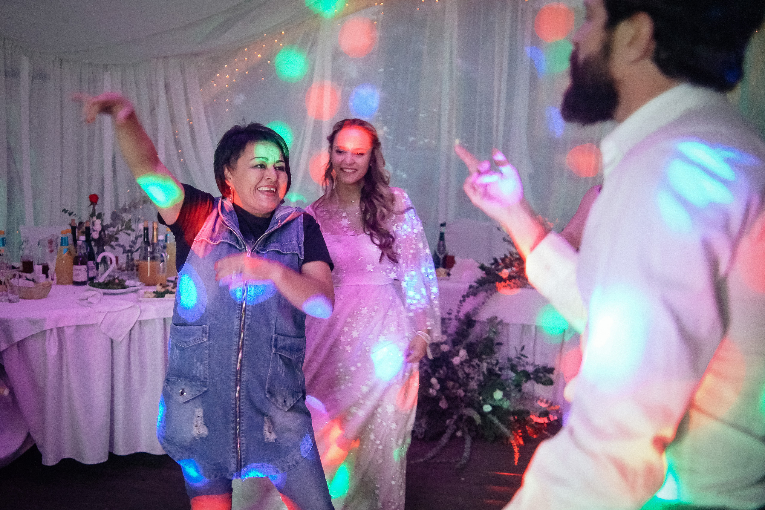 Свадьба в Бердске. Свадебный фотограф Бердск. Съемка прогулки, выездной регистрации и банкета в Crona Spa Hotel.