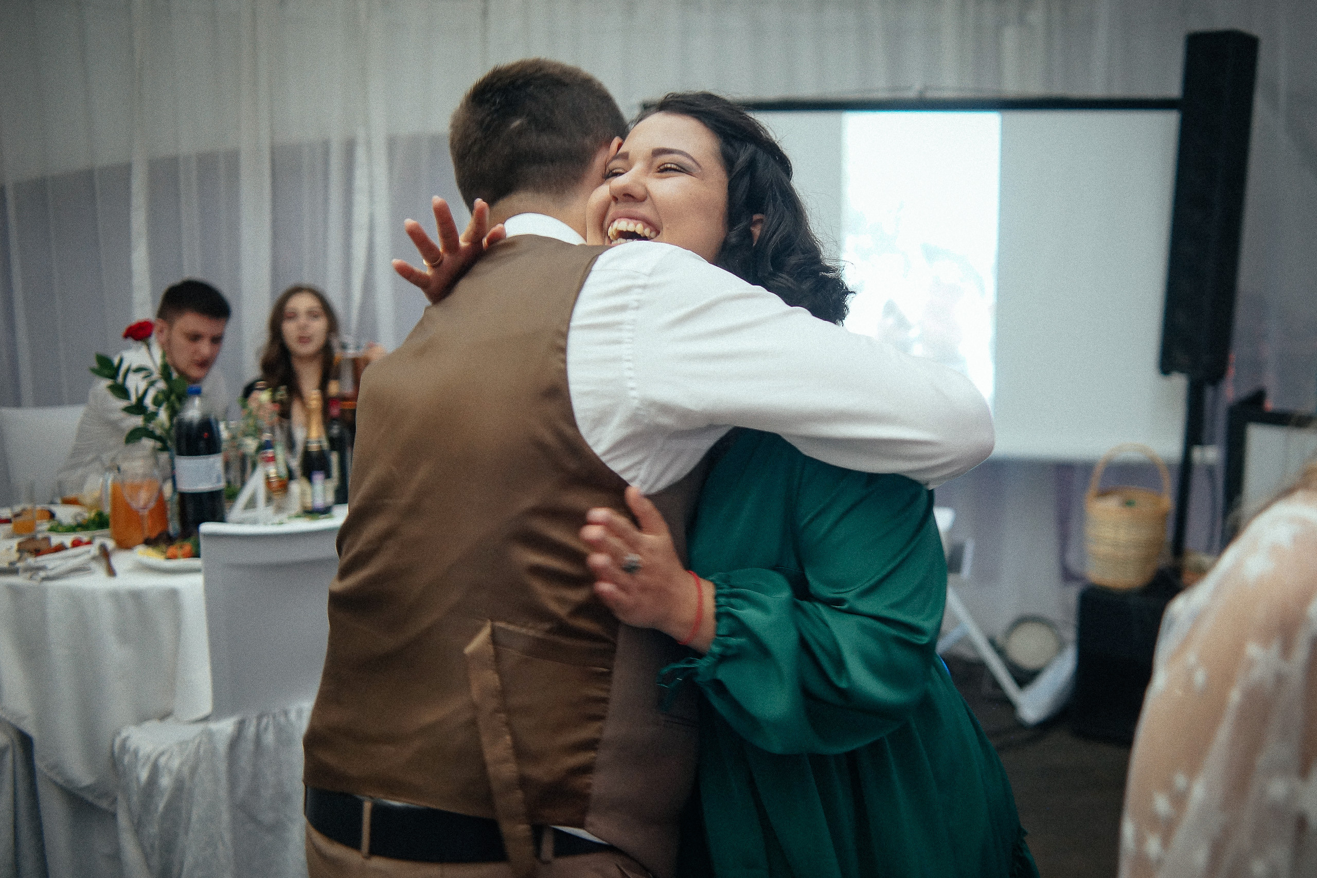 Свадьба в Бердске. Свадебный фотограф Бердск. Съемка прогулки, выездной регистрации и банкета в Crona Spa Hotel.