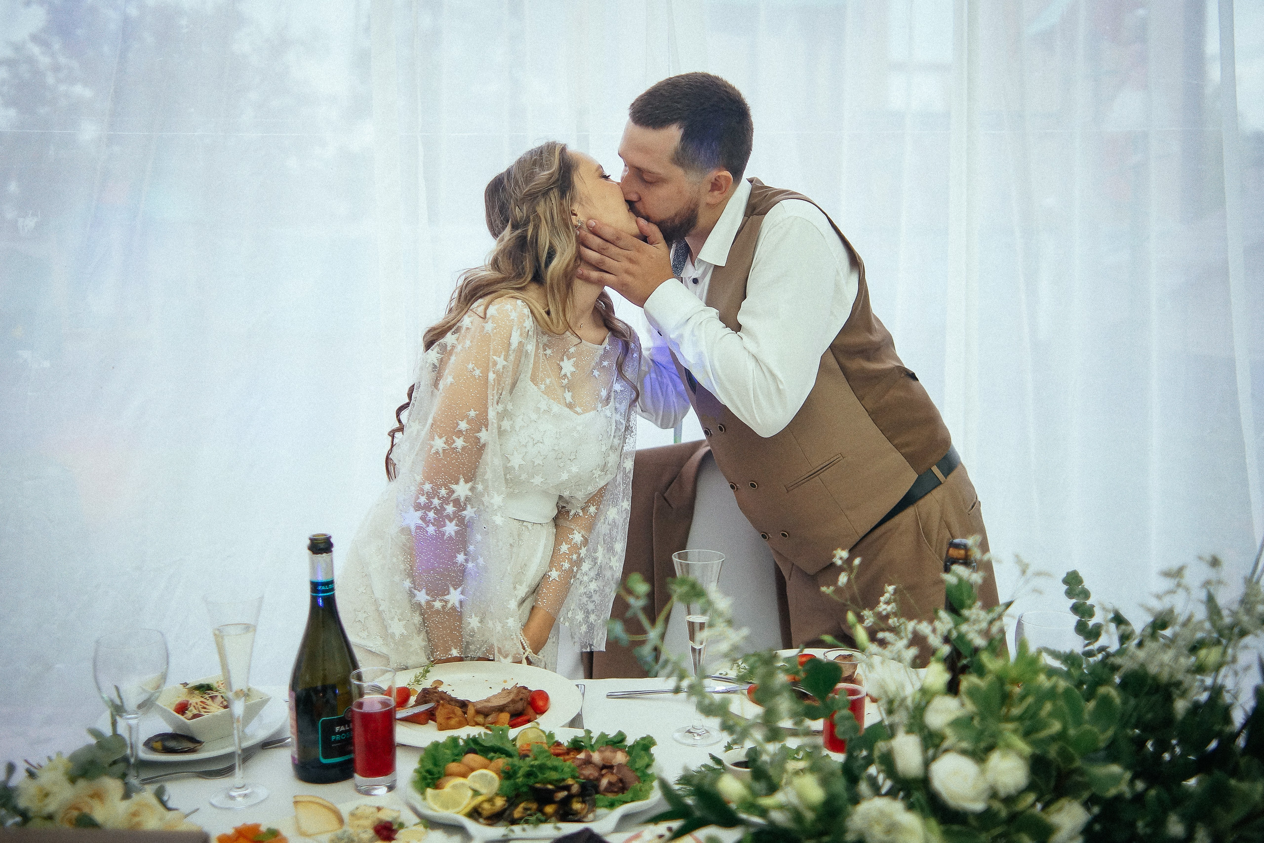 Свадьба в Бердске. Свадебный фотограф Бердск. Съемка прогулки, выездной регистрации и банкета в Crona Spa Hotel.