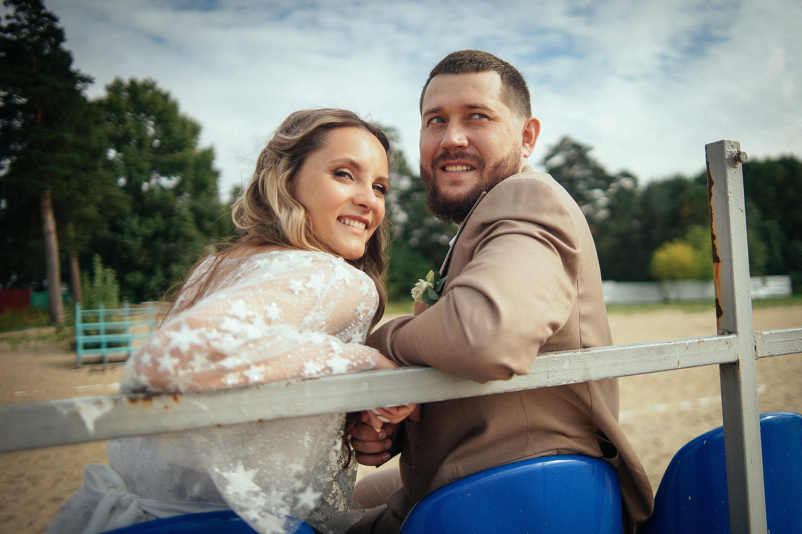 Свадьба в Бердске. Свадебный фотограф Бердск. Съемка прогулки, выездной регистрации и банкета в Crona Spa Hotel.