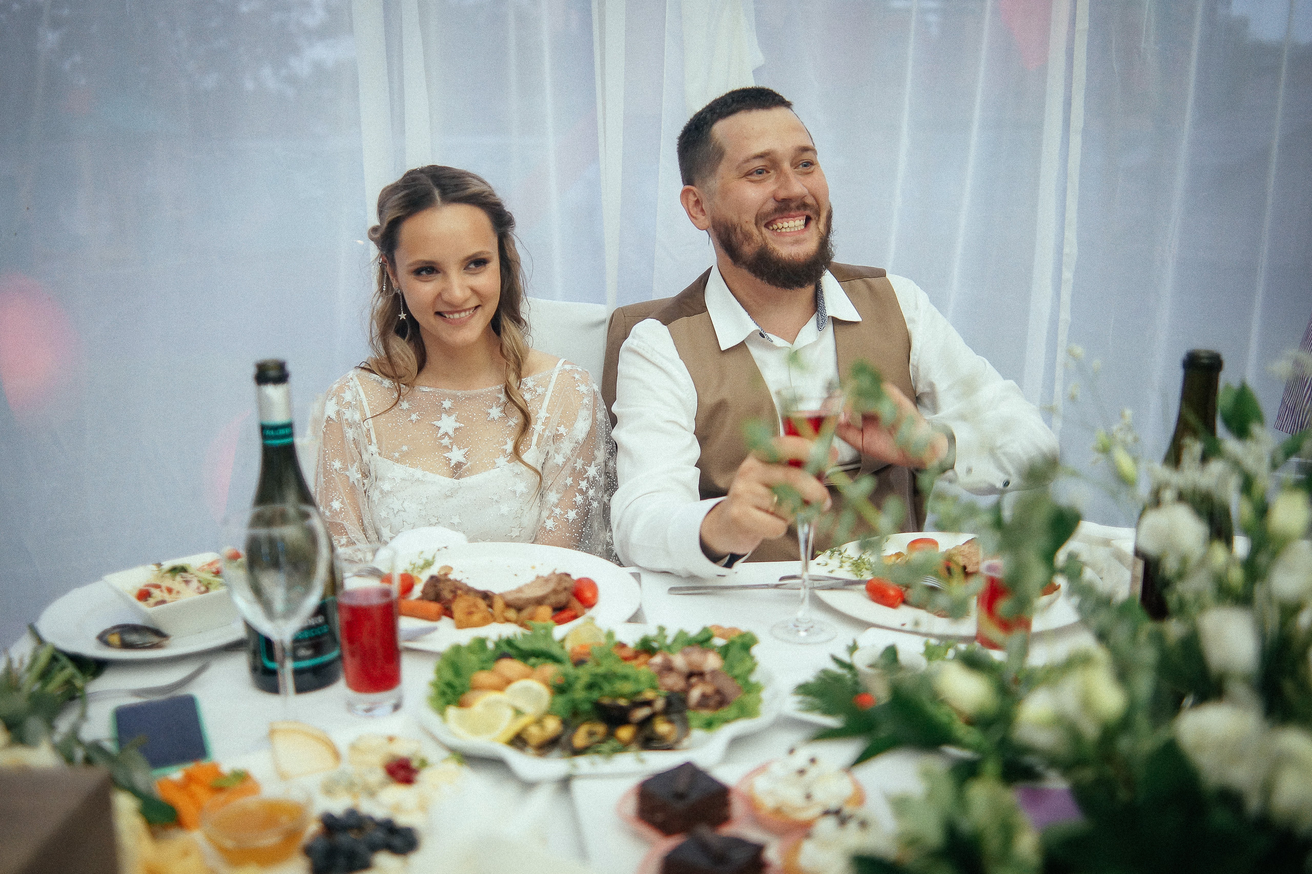 Свадьба в Бердске. Свадебный фотограф Бердск. Съемка прогулки, выездной регистрации и банкета в Crona Spa Hotel.