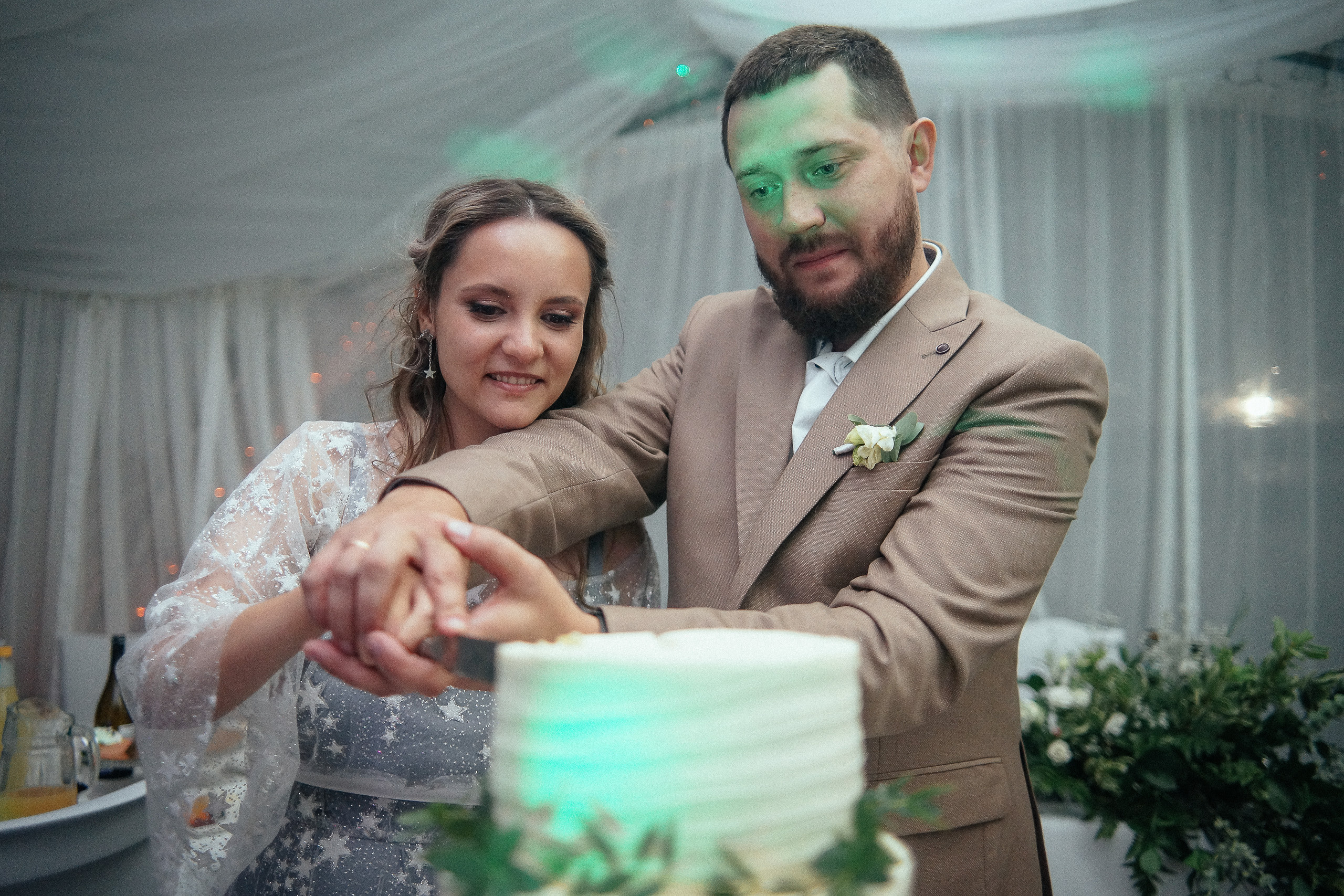 Свадьба в Бердске. Свадебный фотограф Бердск. Съемка прогулки, выездной регистрации и банкета в Crona Spa Hotel.