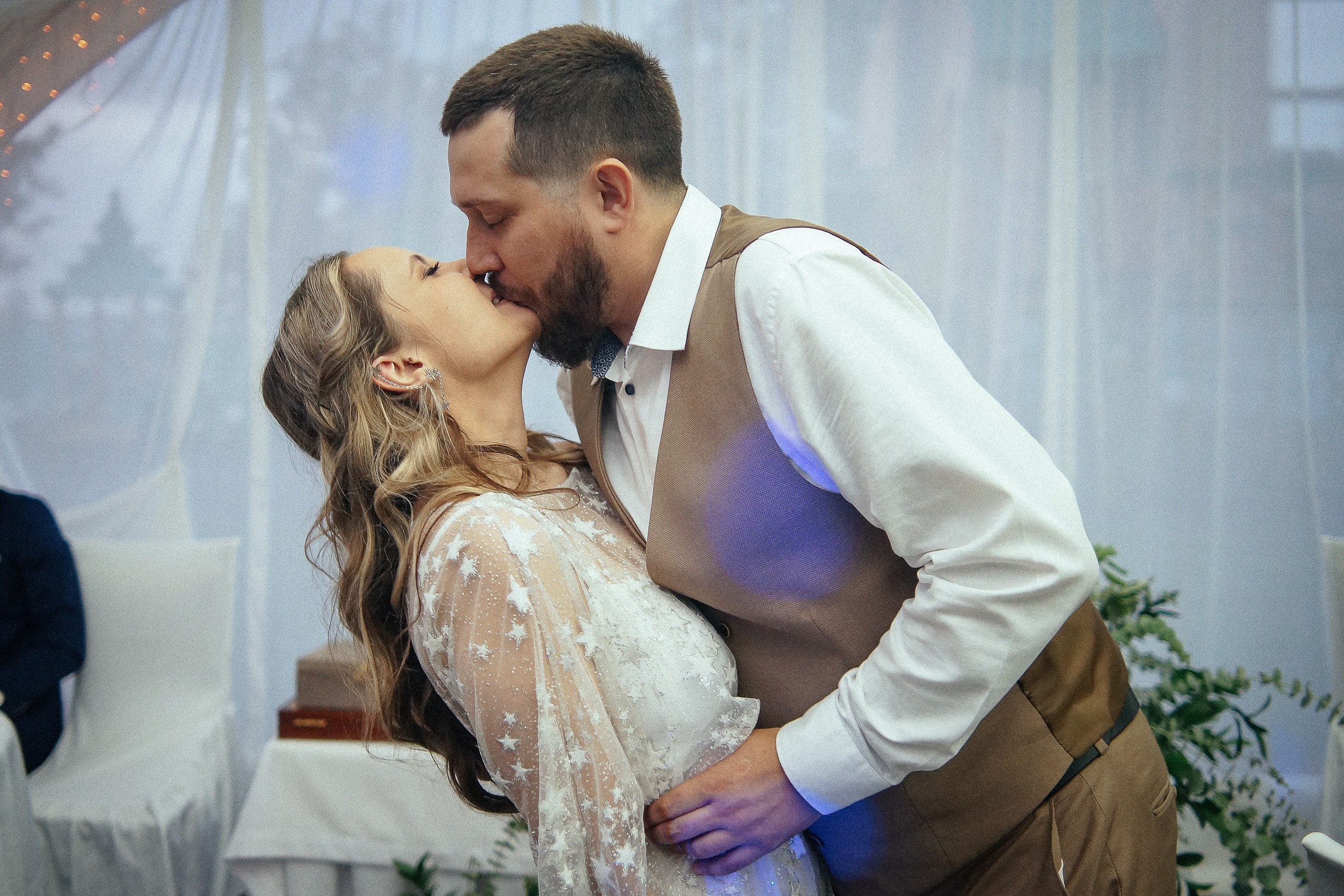 Свадьба в Бердске. Свадебный фотограф Бердск. Съемка прогулки, выездной регистрации и банкета в Crona Spa Hotel.