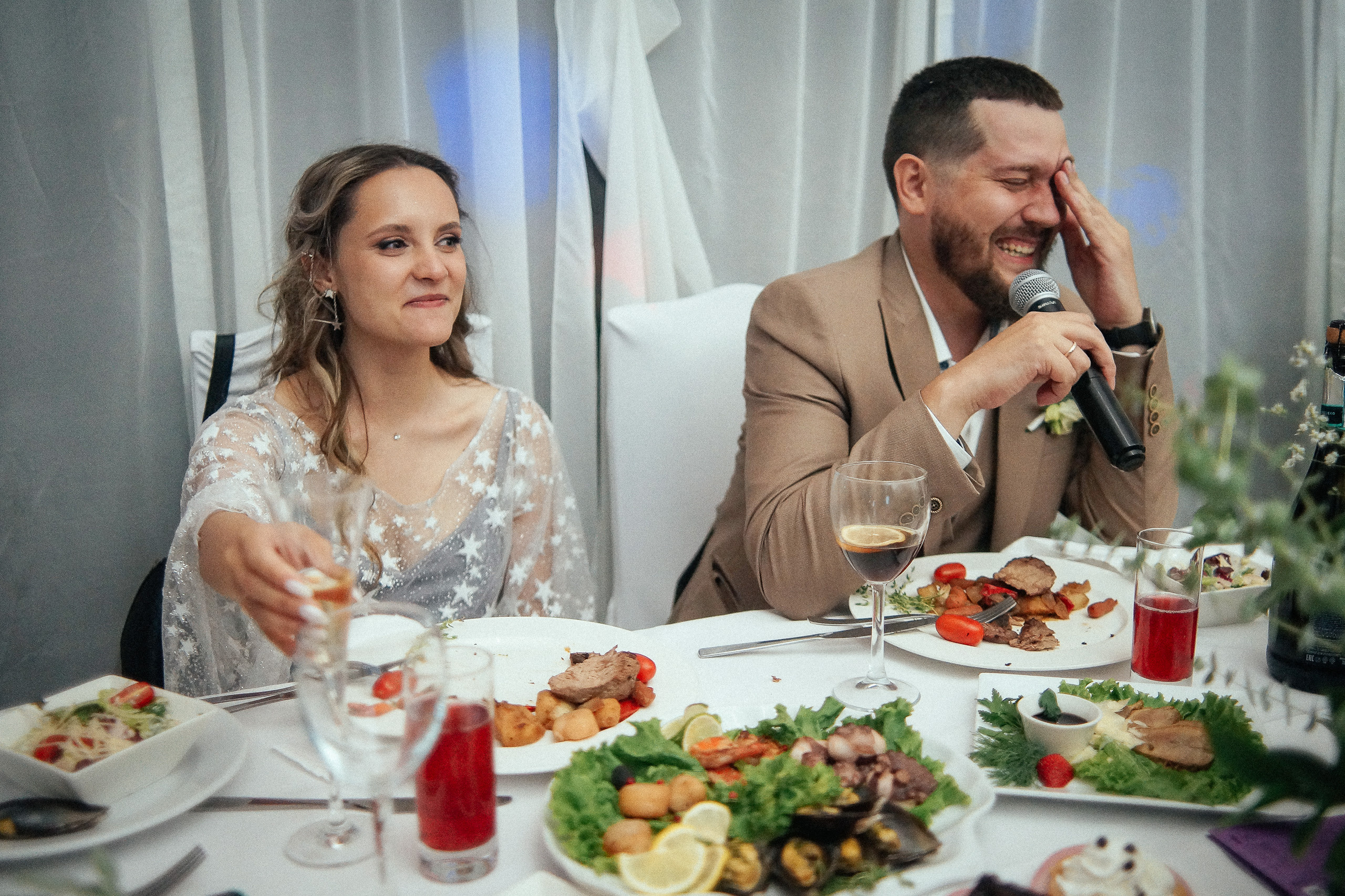 Свадьба в Бердске. Свадебный фотограф Бердск. Съемка прогулки, выездной регистрации и банкета в Crona Spa Hotel.