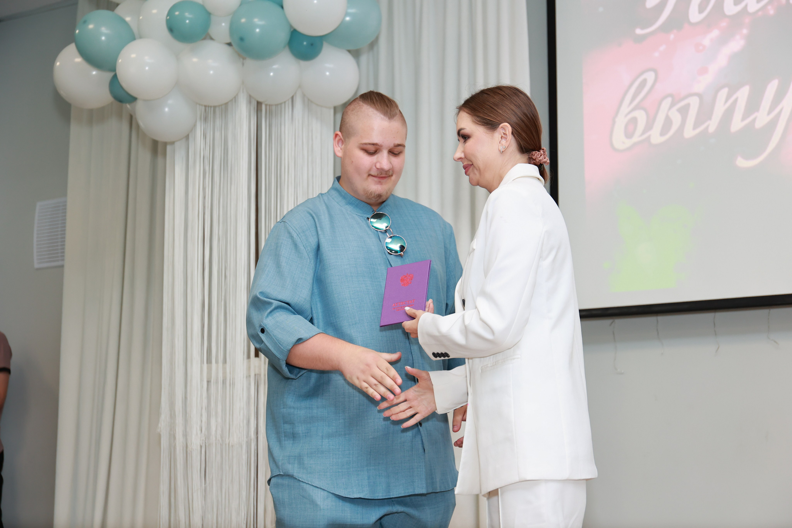 Вручение аттестатов СОШ 42 (2025г). Детский семейный фотограф Краснодар