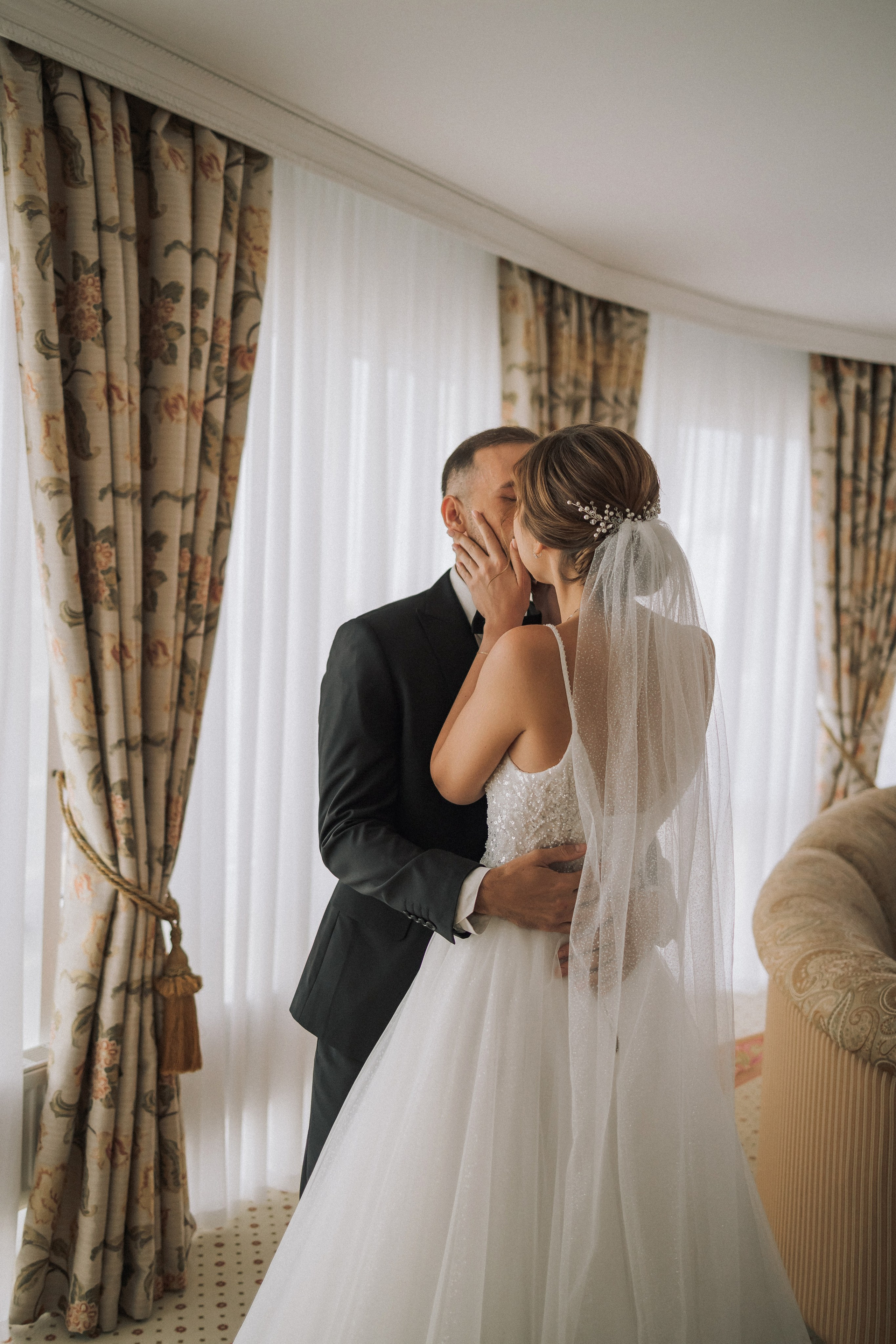 Свадебная прогулка Екатерины и Евгения. Свадебная фотография. Арина Рубах