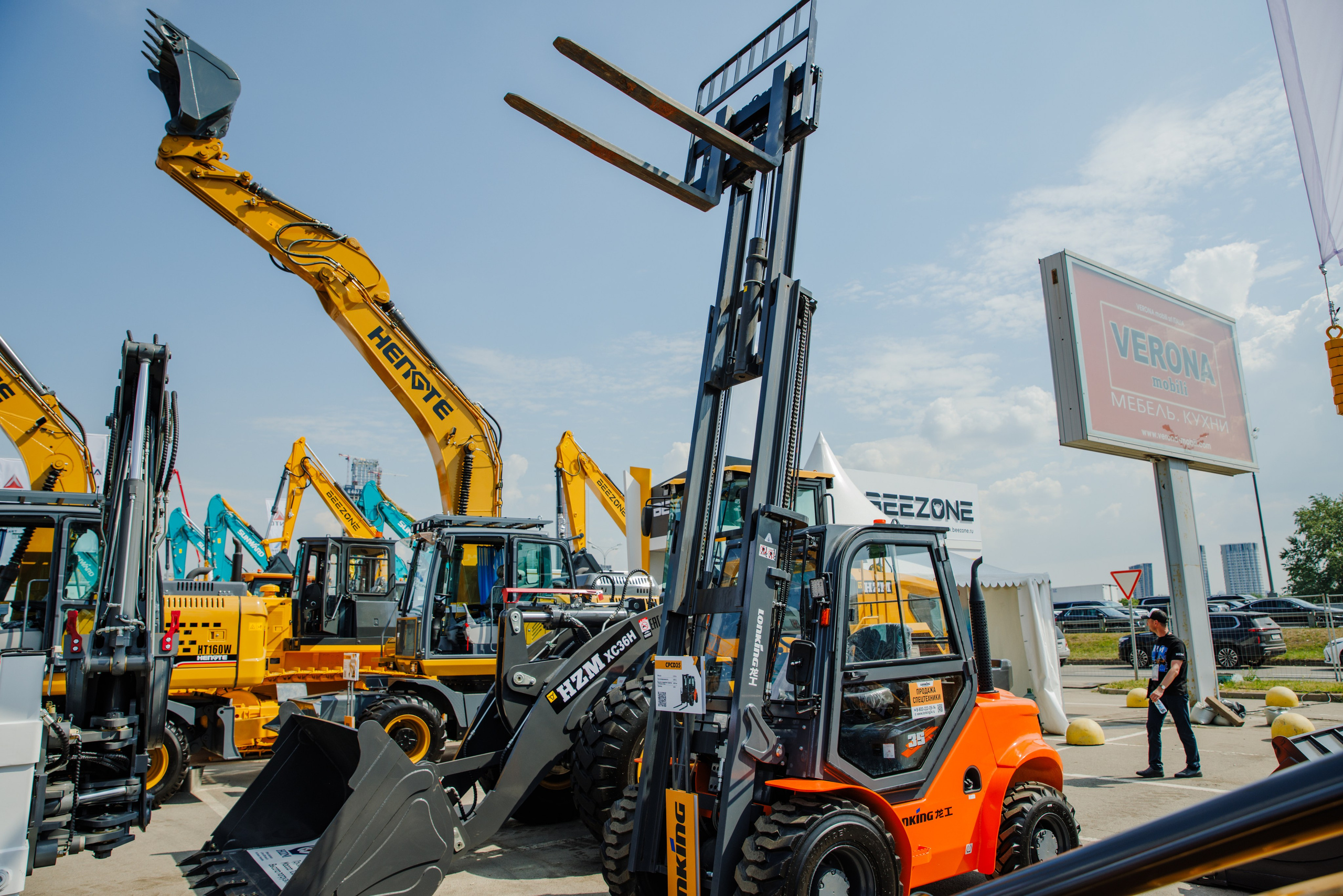 Выставка Спец. Техники. Фотограф Москва Шептаев Артём