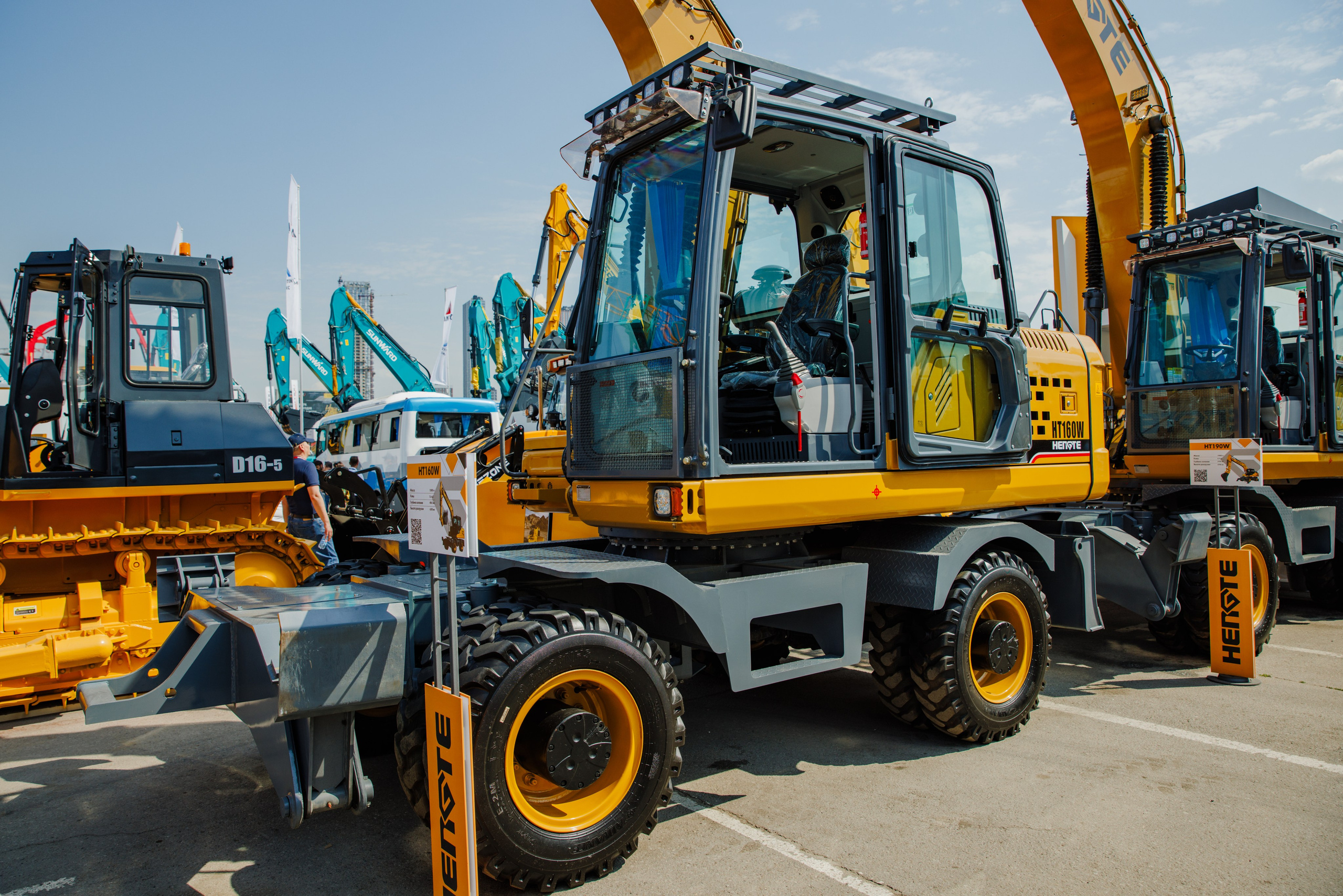 Выставка Спец. Техники. Фотограф Москва Шептаев Артём