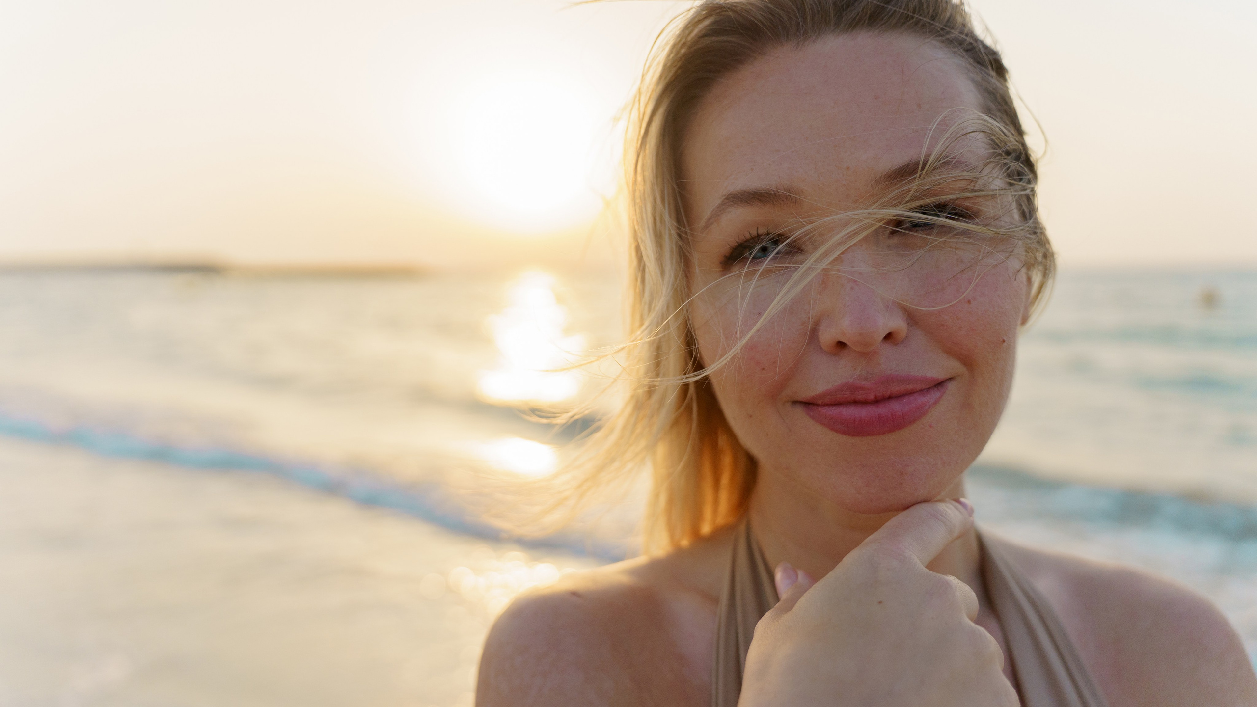 Vera at Jumeirah Beach at sunset. Your Photographer in Dubai Kirill Perepelkin