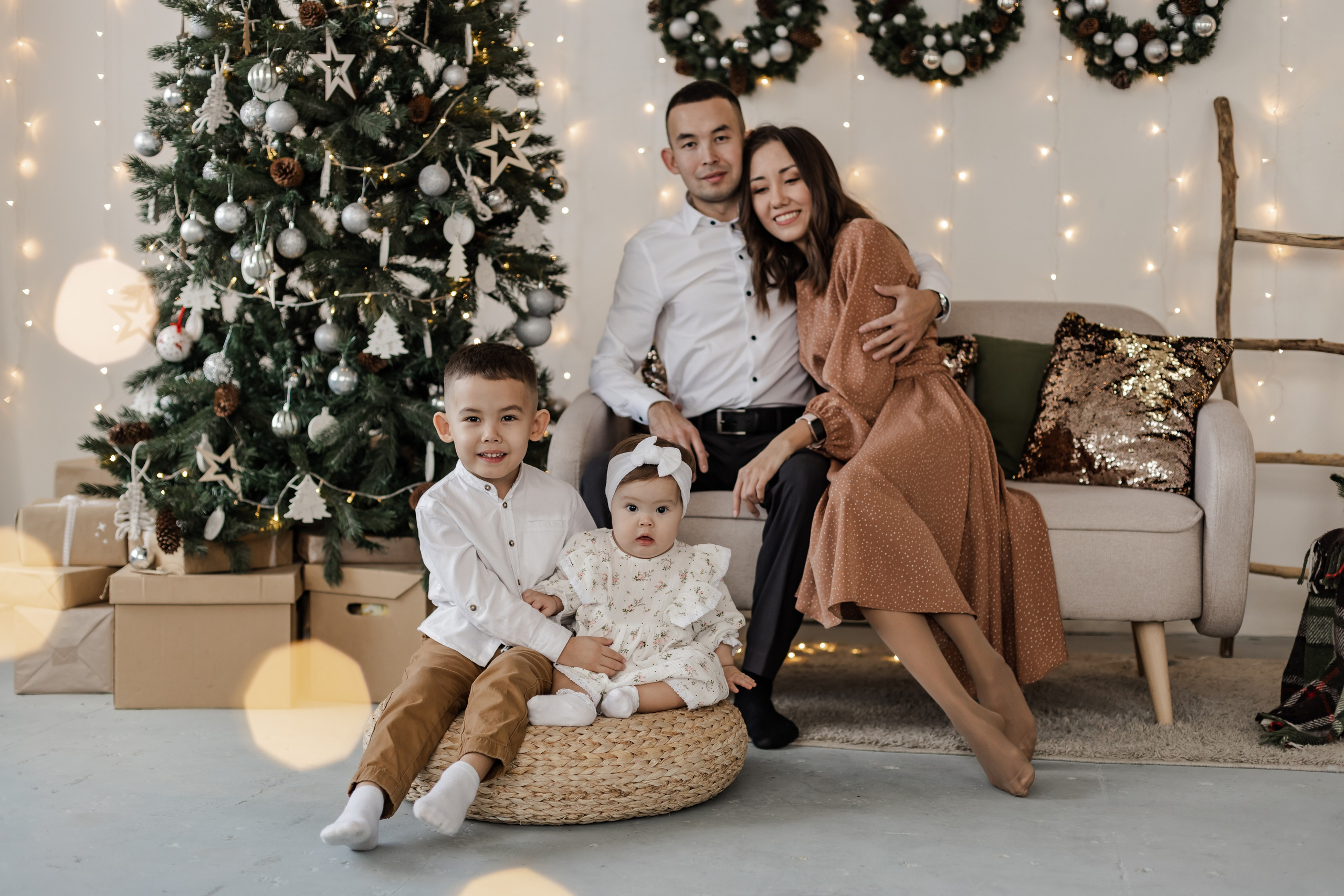 Новогодние семейные съёмки в фотостудии. Свадебный и семейный фотограф Дарья Осипова (Никитина). Саратов