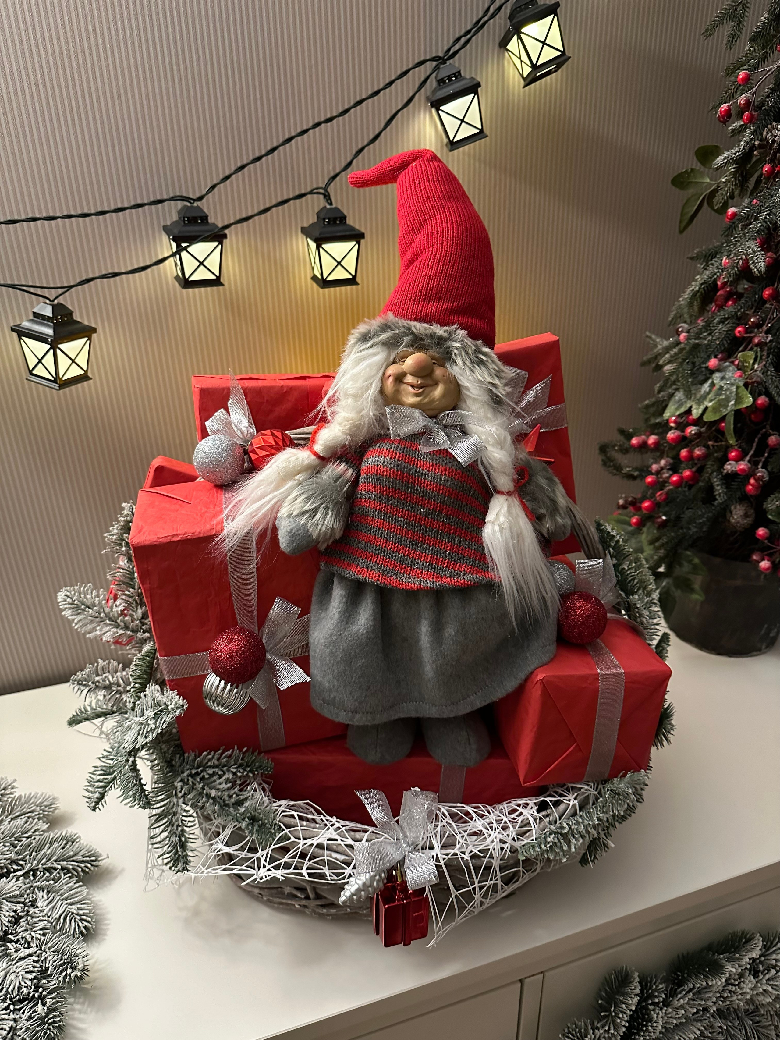 Новогодняя корзина. Студия подарочных наборов «Владия»