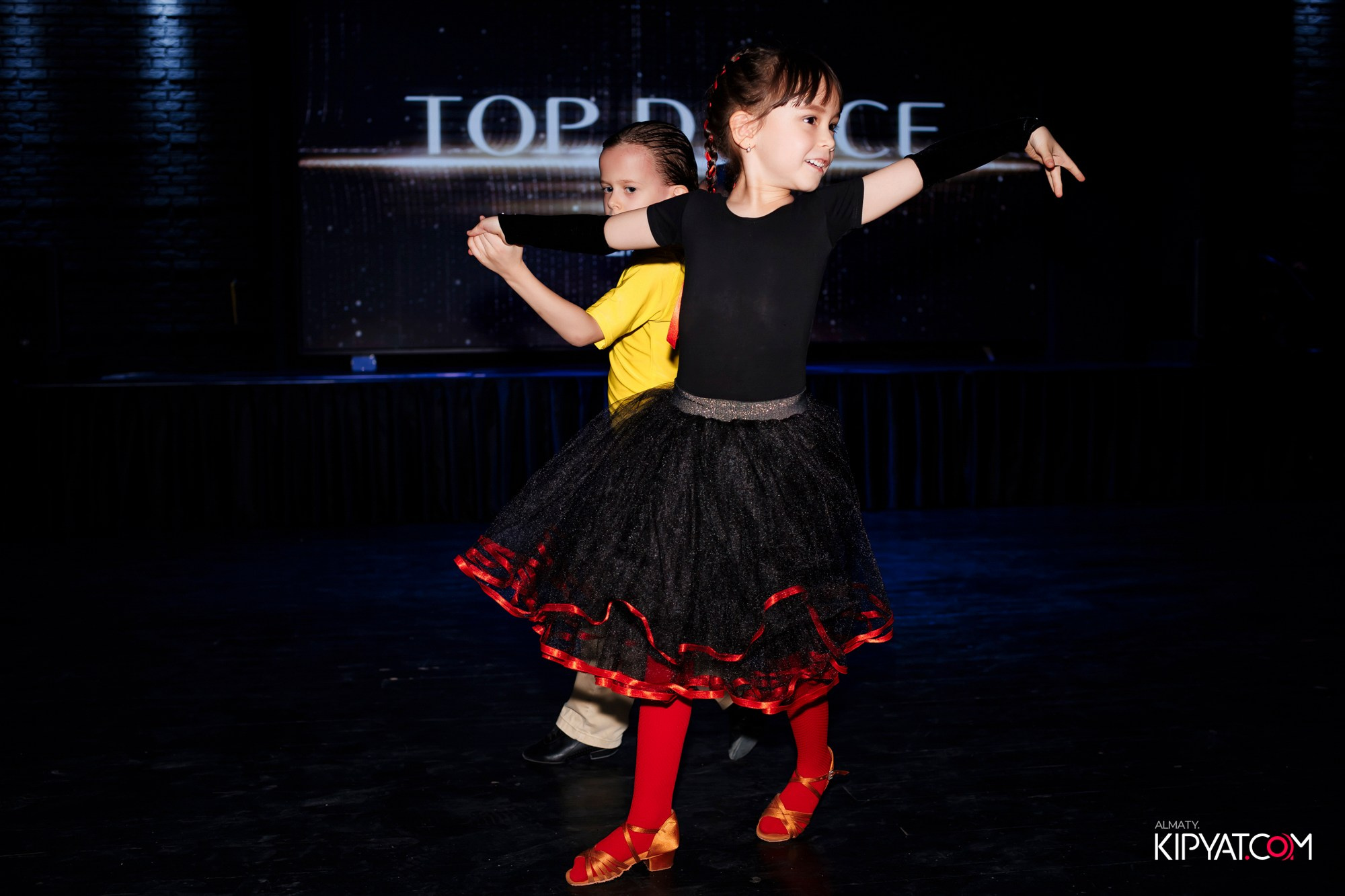 НОВОГОДНИЙ КОНЦЕРТ ШКОЛЫ ТАНЦА TOP DANCE. КИПЯТКОМ АЛМАТЫ! Фотосъемка мероприятий в Алматы
