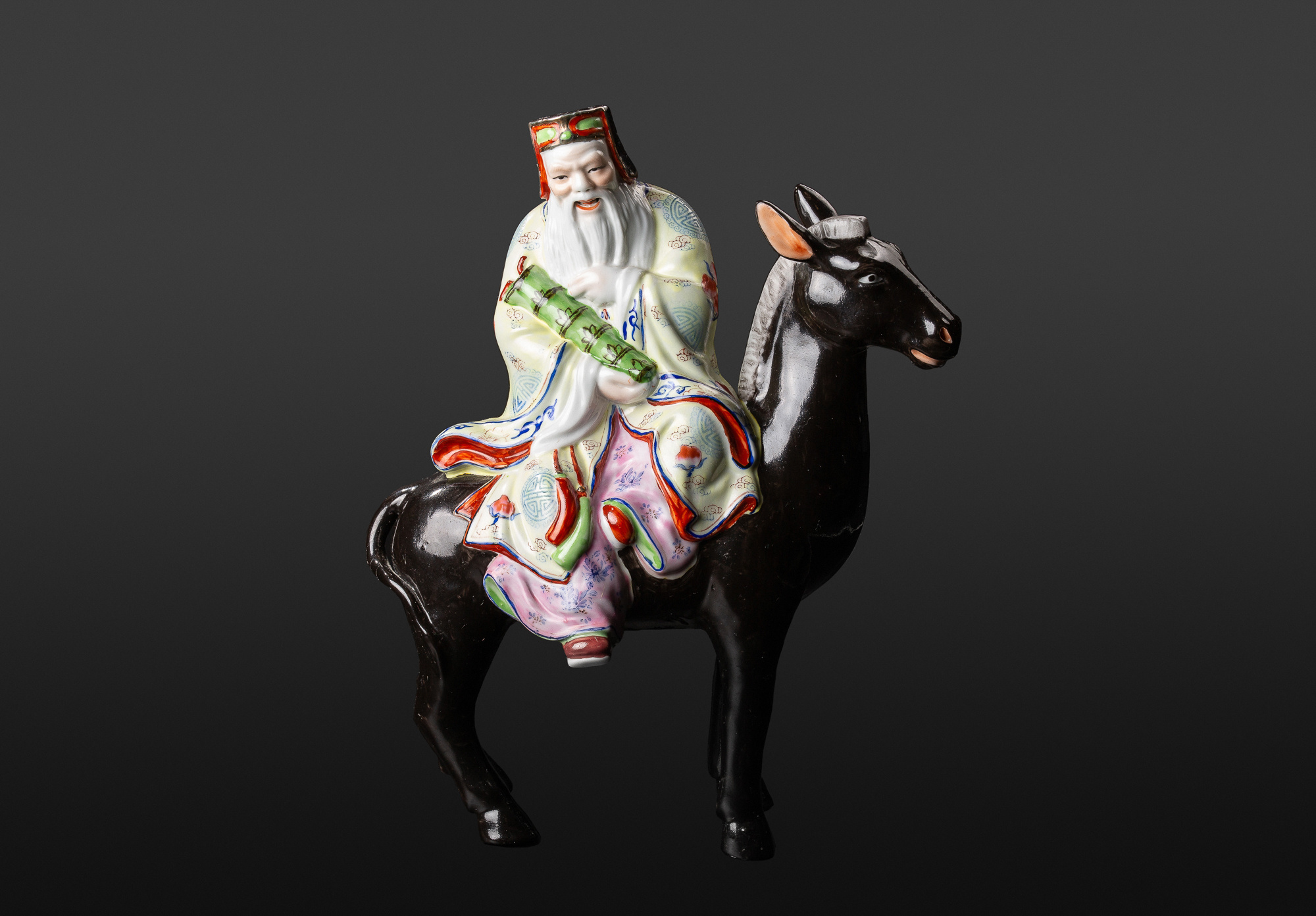 Renatphoto-Предметная фотосъёмка музейных экспонатов на макро объектив. Профессиональная фотосъёмка интерьеров, предметная фотосессия еды для меню г. Анапа