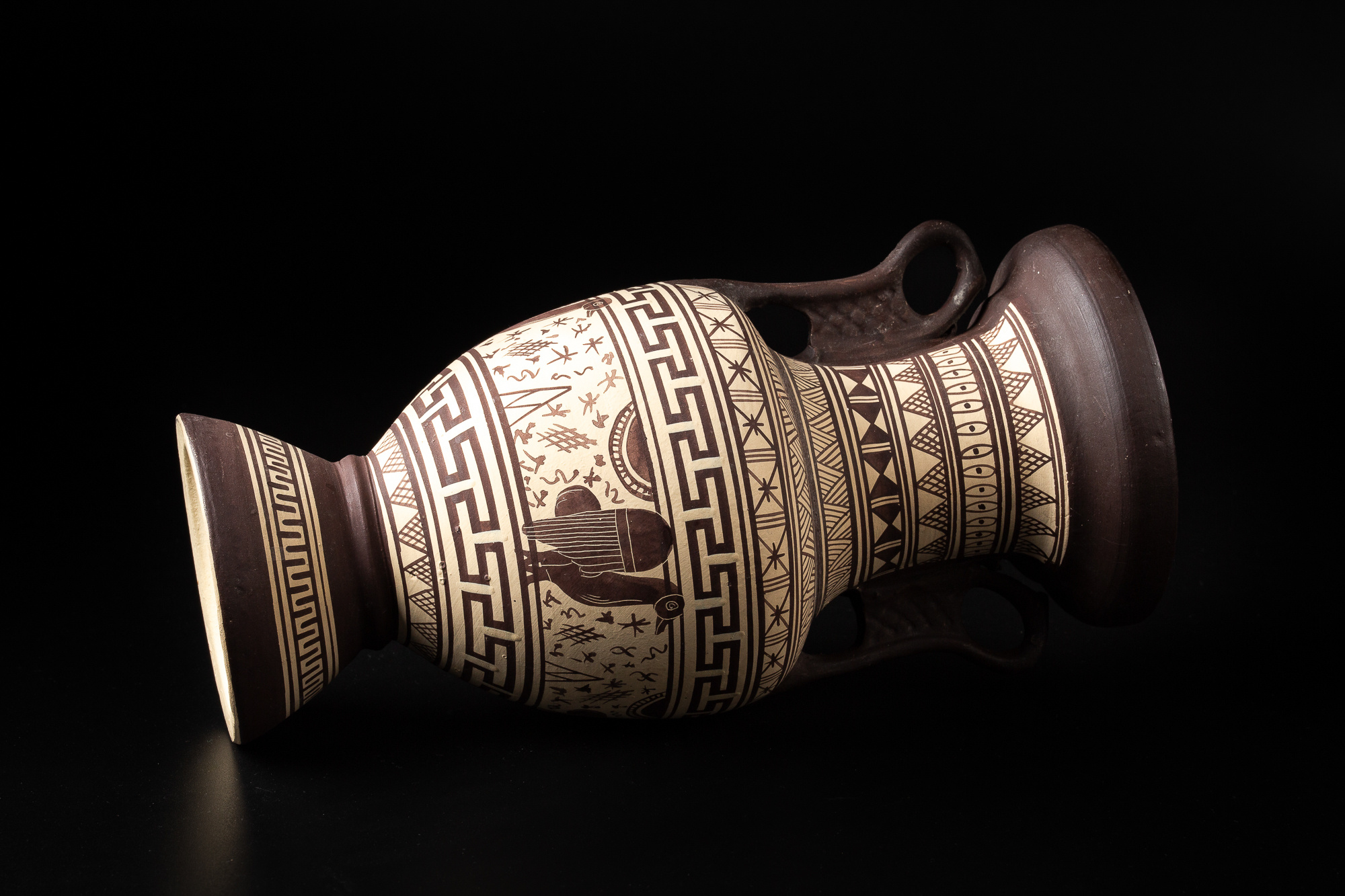 Renatphoto-Предметная фотосъёмка музейных экспонатов на макро объектив. Профессиональная фотосъёмка интерьеров, предметная фотосессия еды для меню г. Анапа