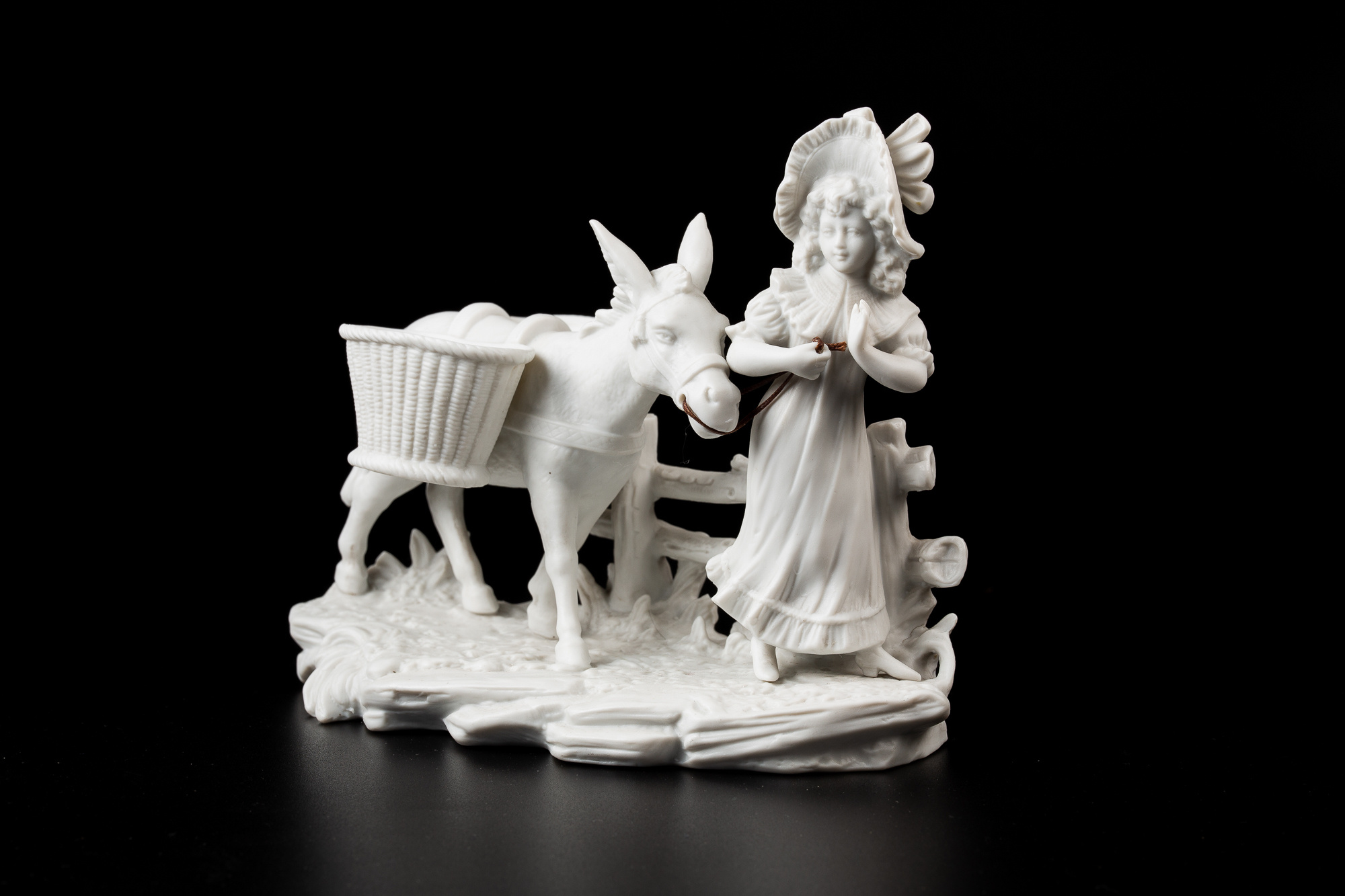 Renatphoto-Предметная фотосъёмка музейных экспонатов на макро объектив. Профессиональная фотосъёмка интерьеров, предметная фотосессия еды для меню г. Анапа