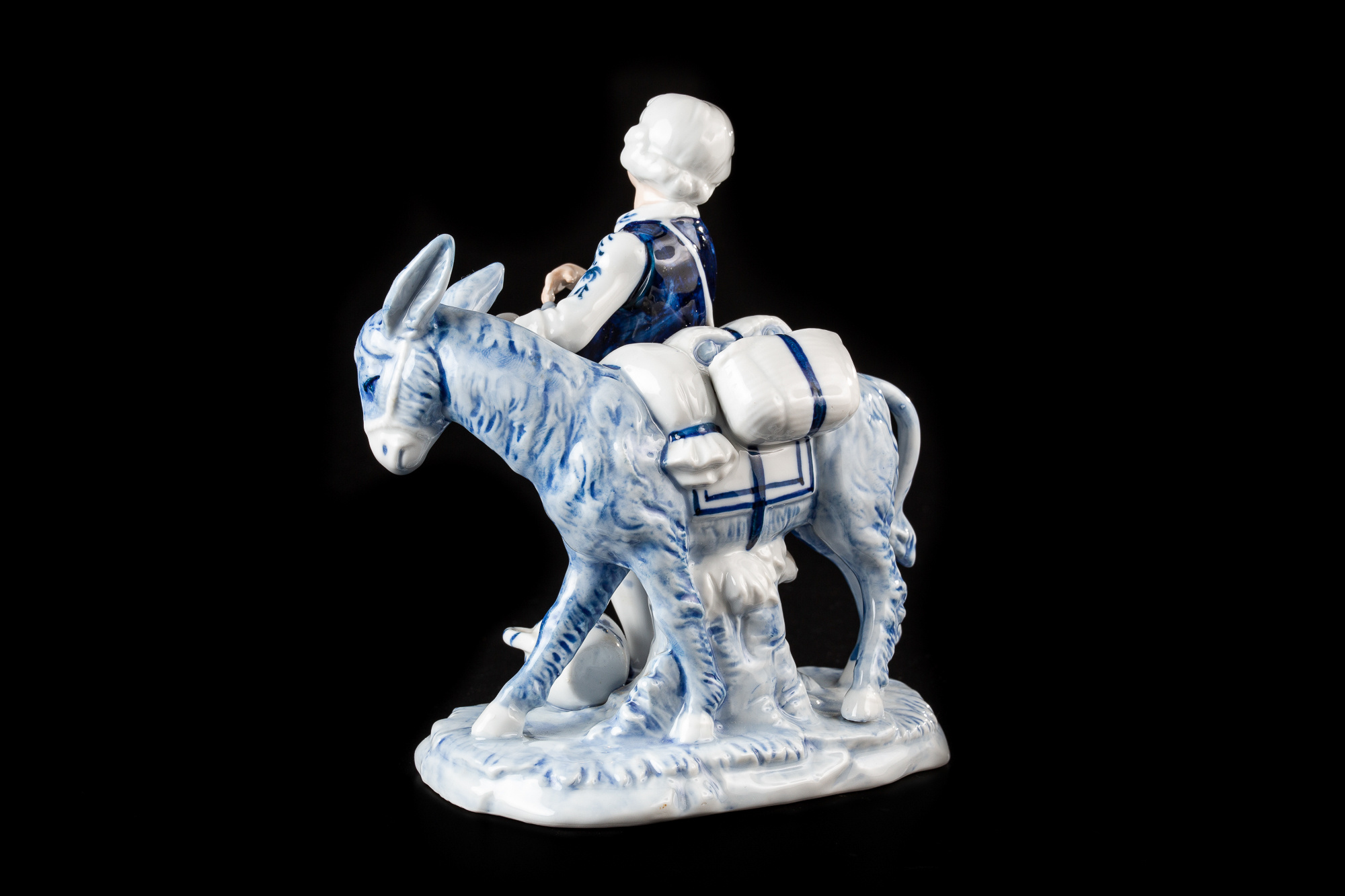 Renatphoto-Предметная фотосъёмка музейных экспонатов на макро объектив. Профессиональная фотосъёмка интерьеров, предметная фотосессия еды для меню г. Анапа