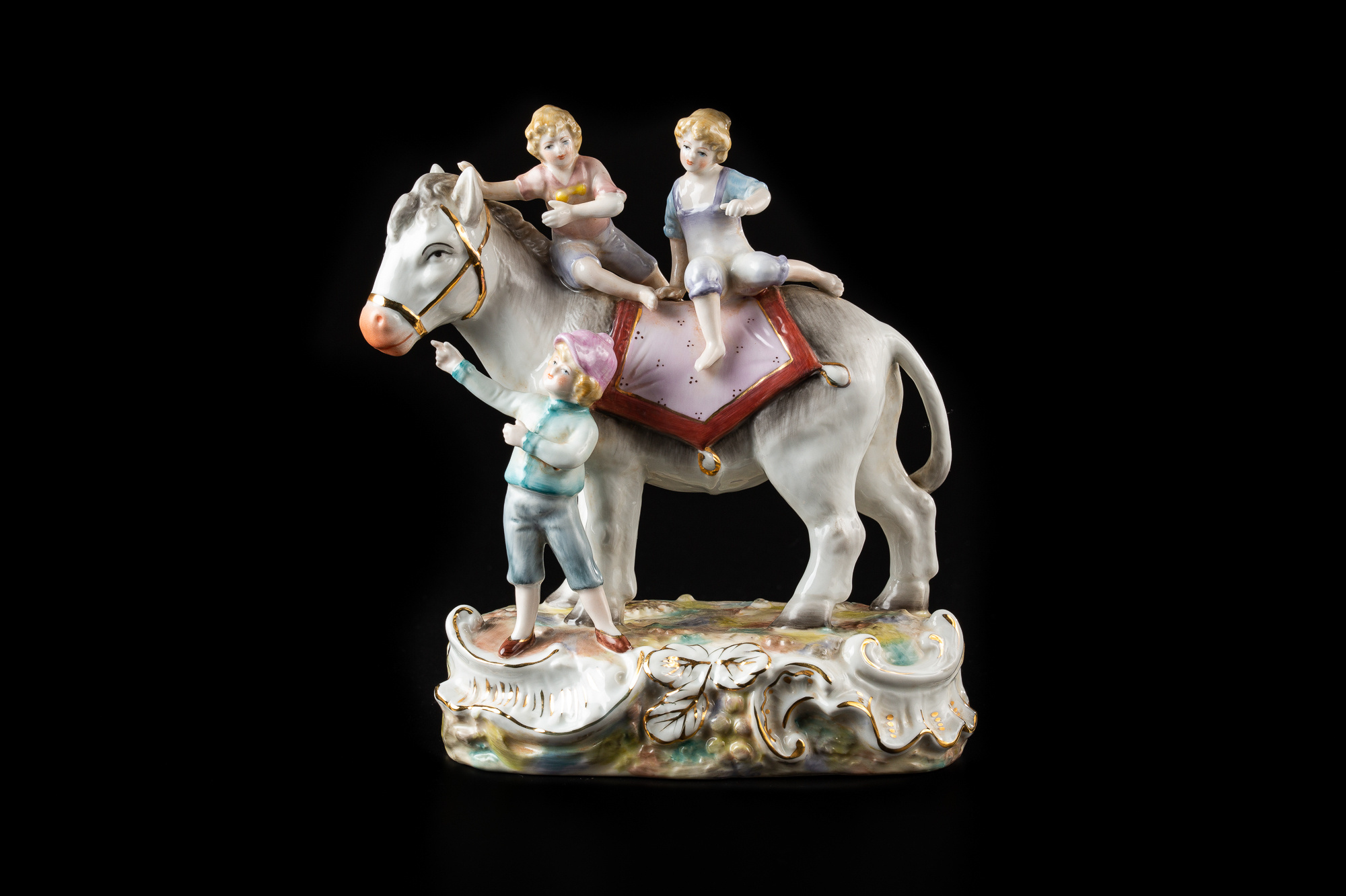 Renatphoto-Предметная фотосъёмка музейных экспонатов на макро объектив. Профессиональная фотосъёмка интерьеров, предметная фотосессия еды для меню г. Анапа