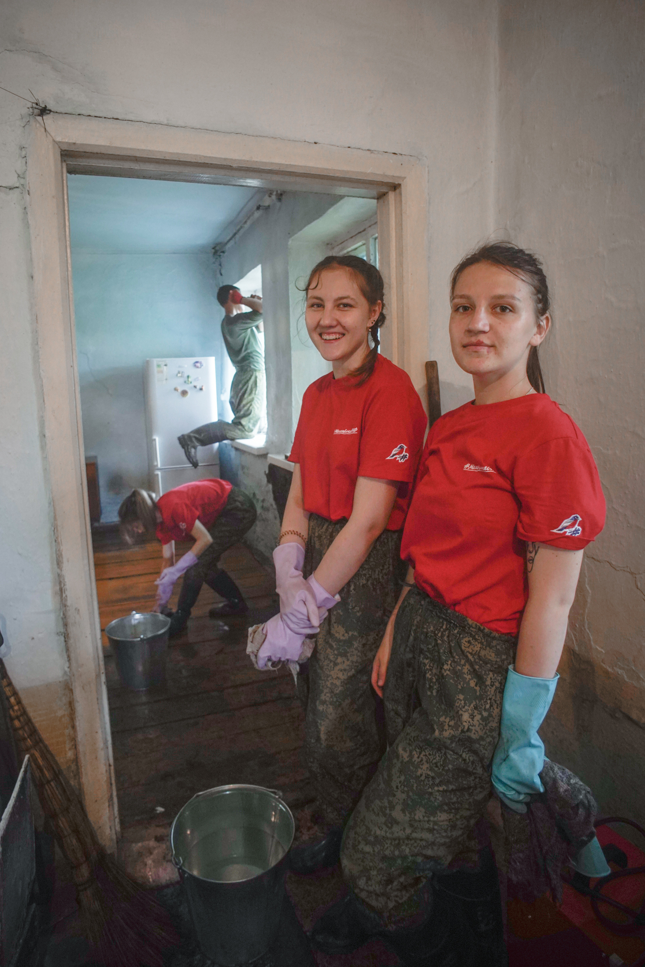 Добровольческий отряд после наводнения в селе Ундино-Поселье, 2021. Андрей Фадеев фото видео Тбилиси