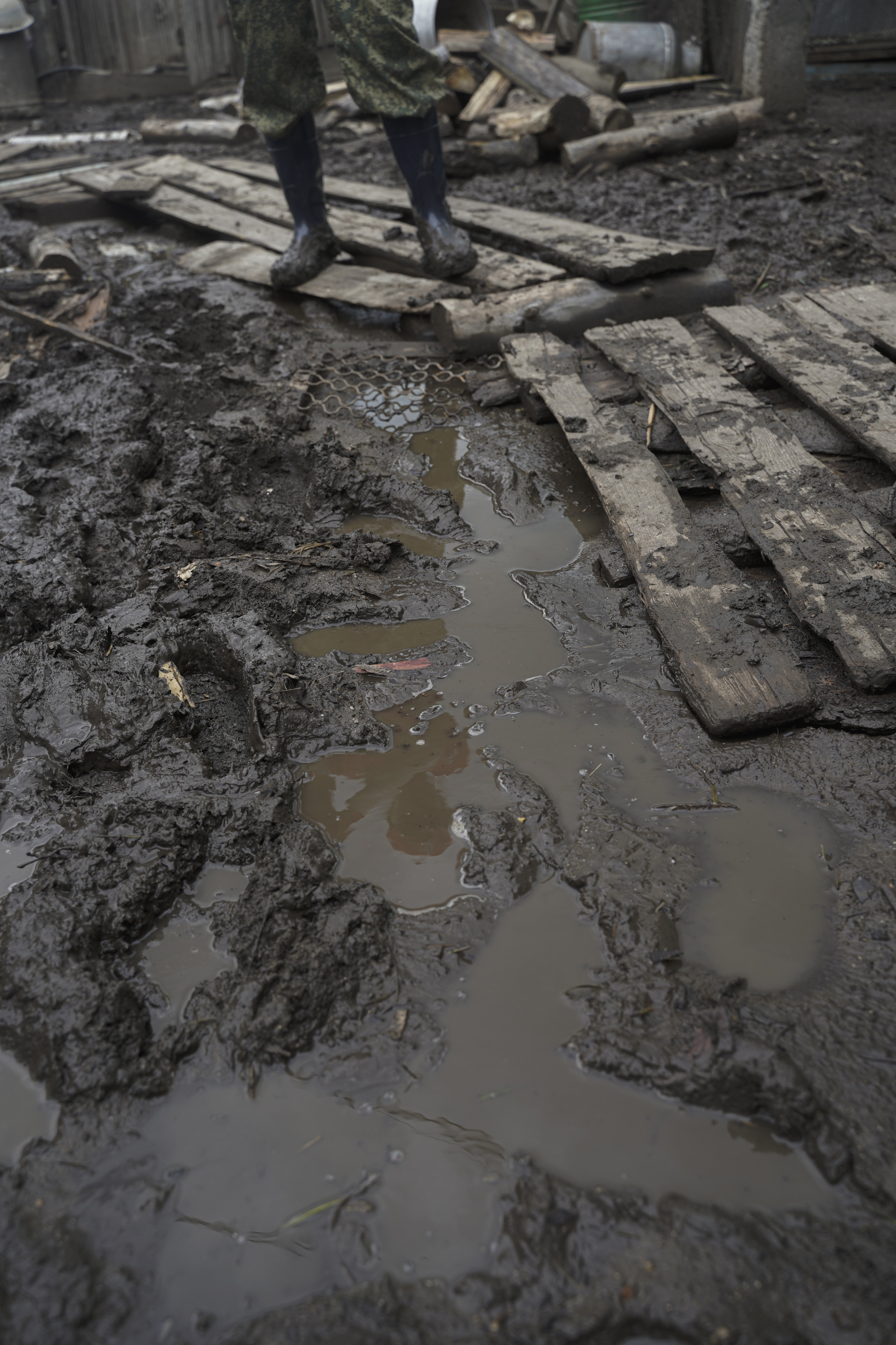 Добровольческий отряд после наводнения в селе Ундино-Поселье, 2021. Андрей Фадеев фото видео Тбилиси