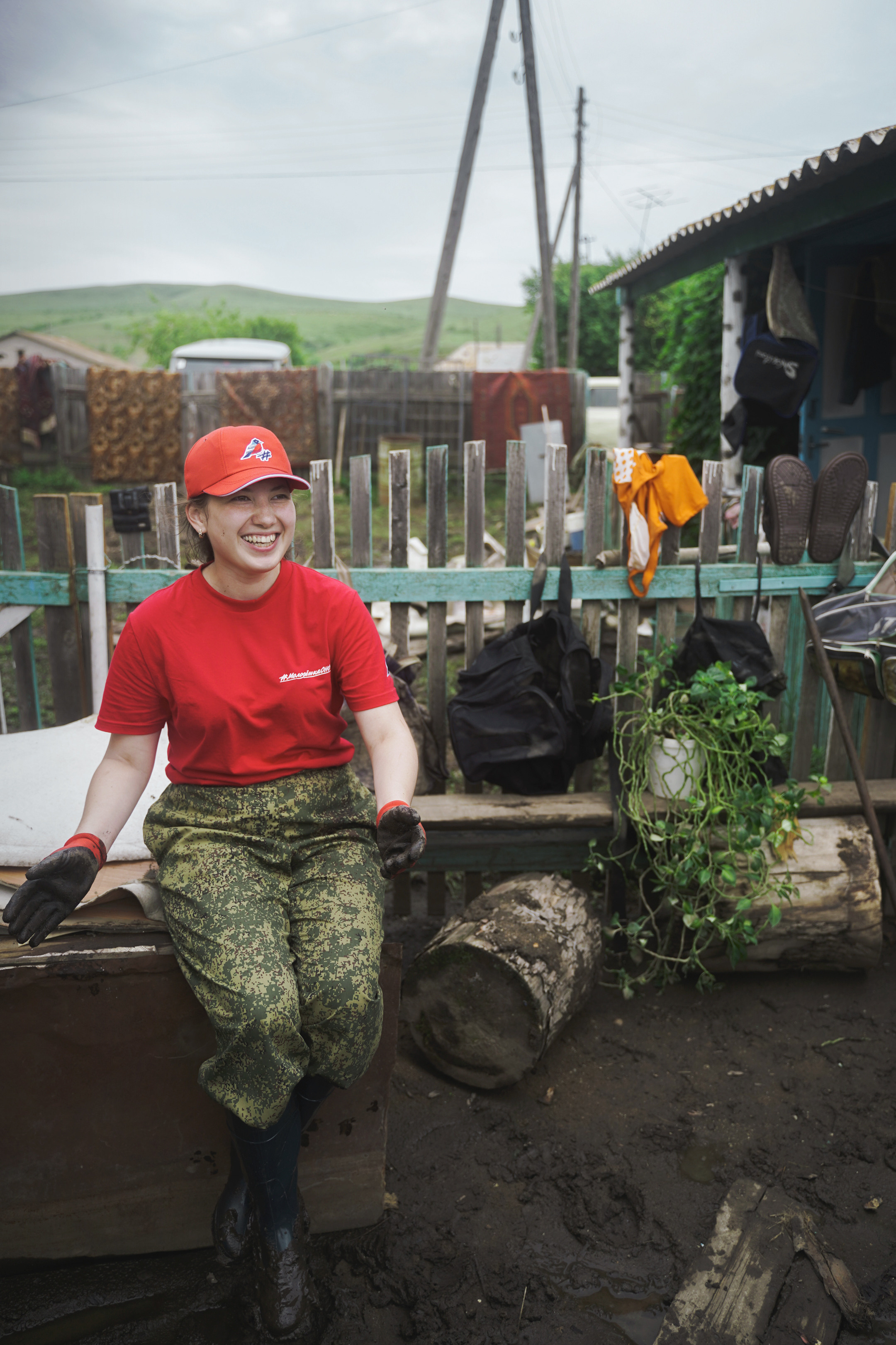 Добровольческий отряд после наводнения в селе Ундино-Поселье, 2021. Андрей Фадеев фото видео Тбилиси