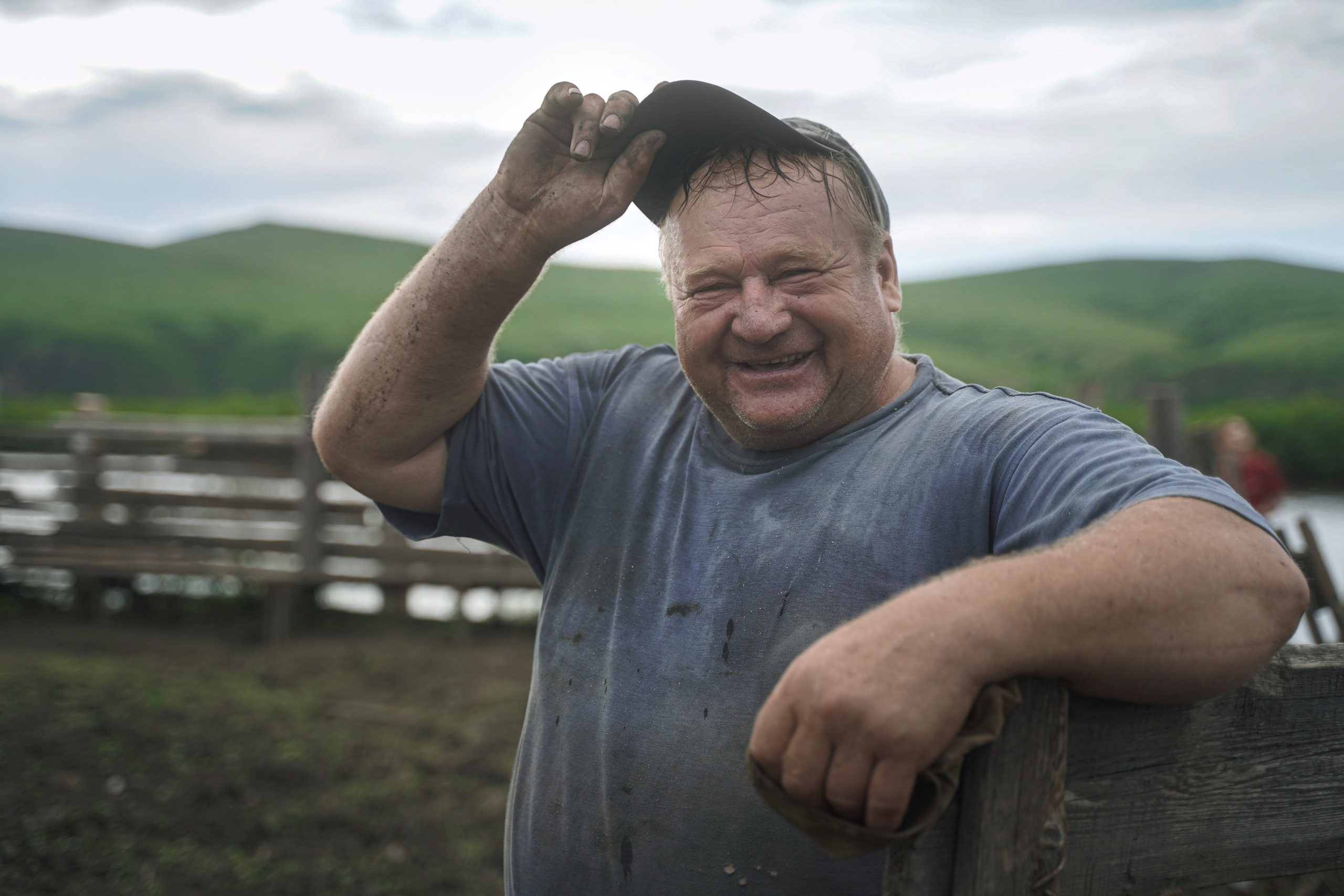 Добровольческий отряд после наводнения в селе Ундино-Поселье, 2021. Андрей Фадеев фото видео Тбилиси