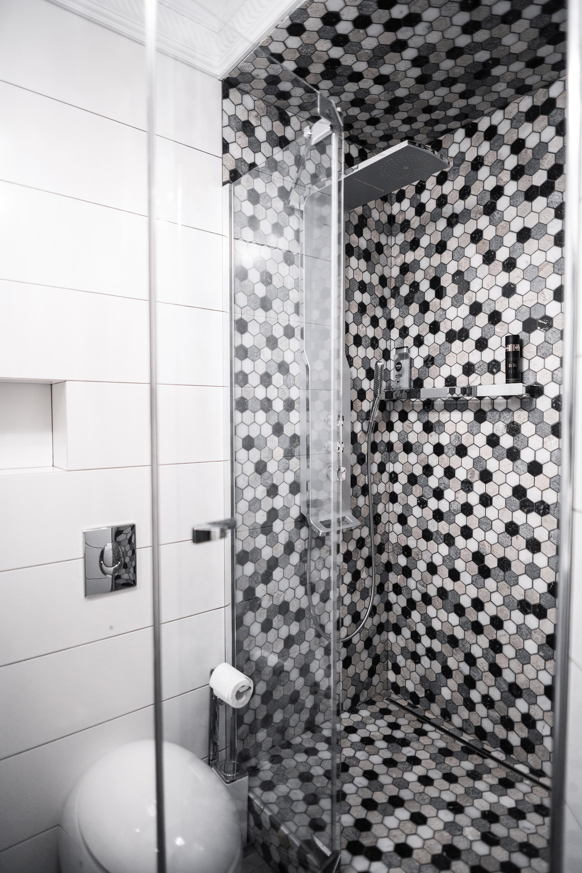 LH. Фотограф