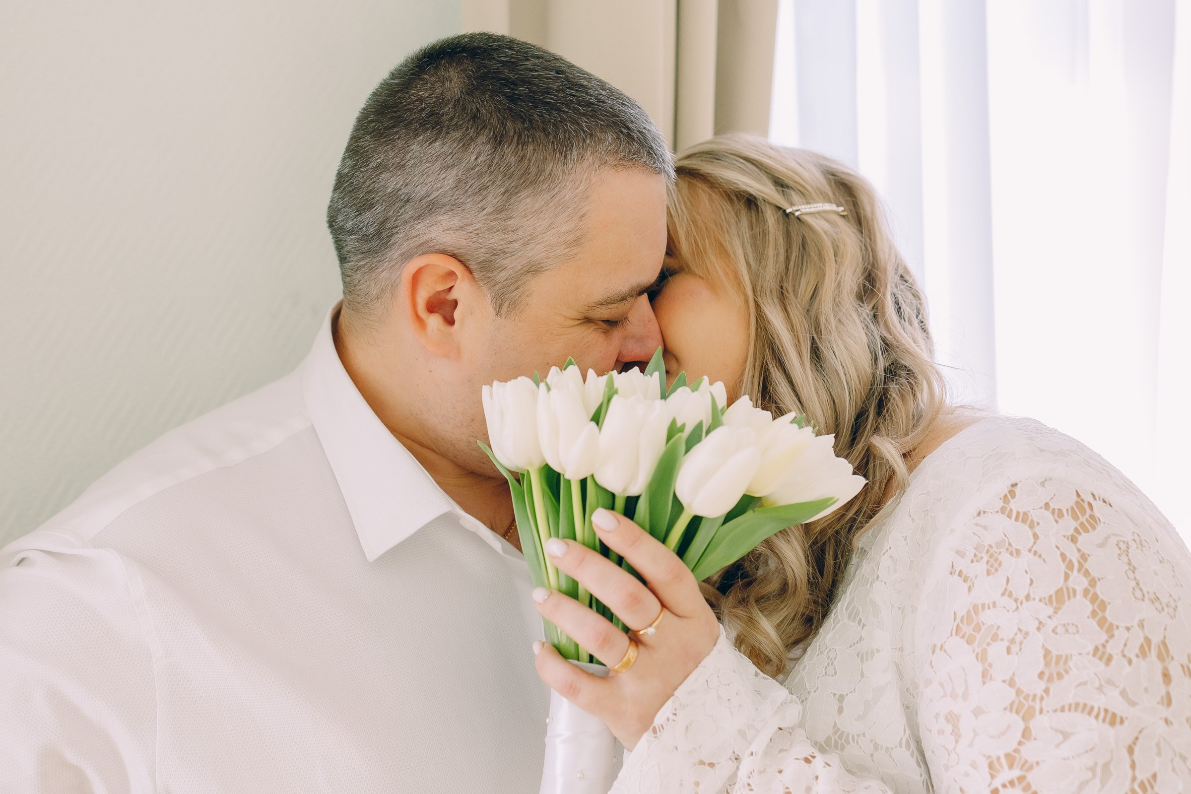 молодожены