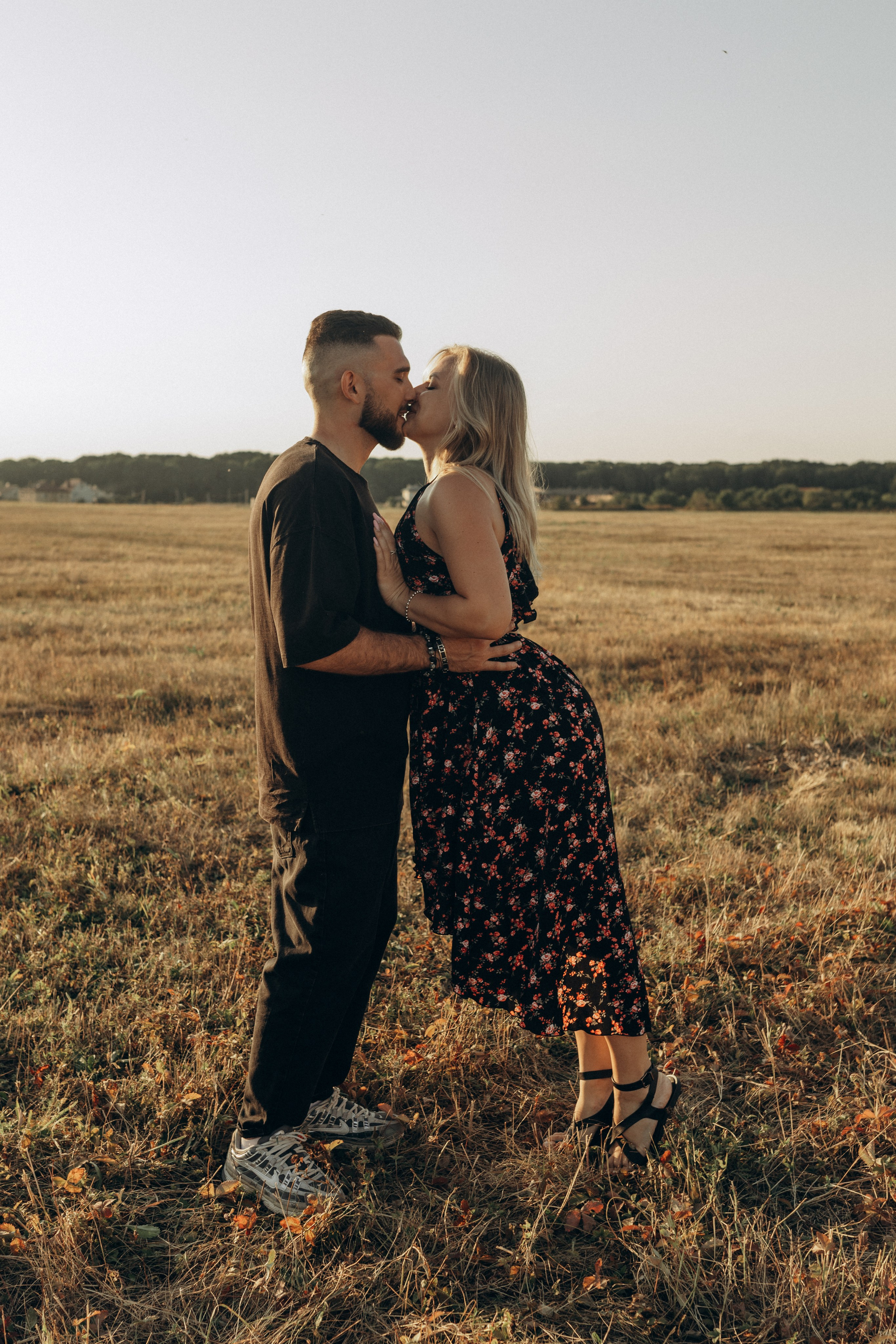 Закат на поле-Love story. Фотограф в Ставрополе Svetlana Matveeva