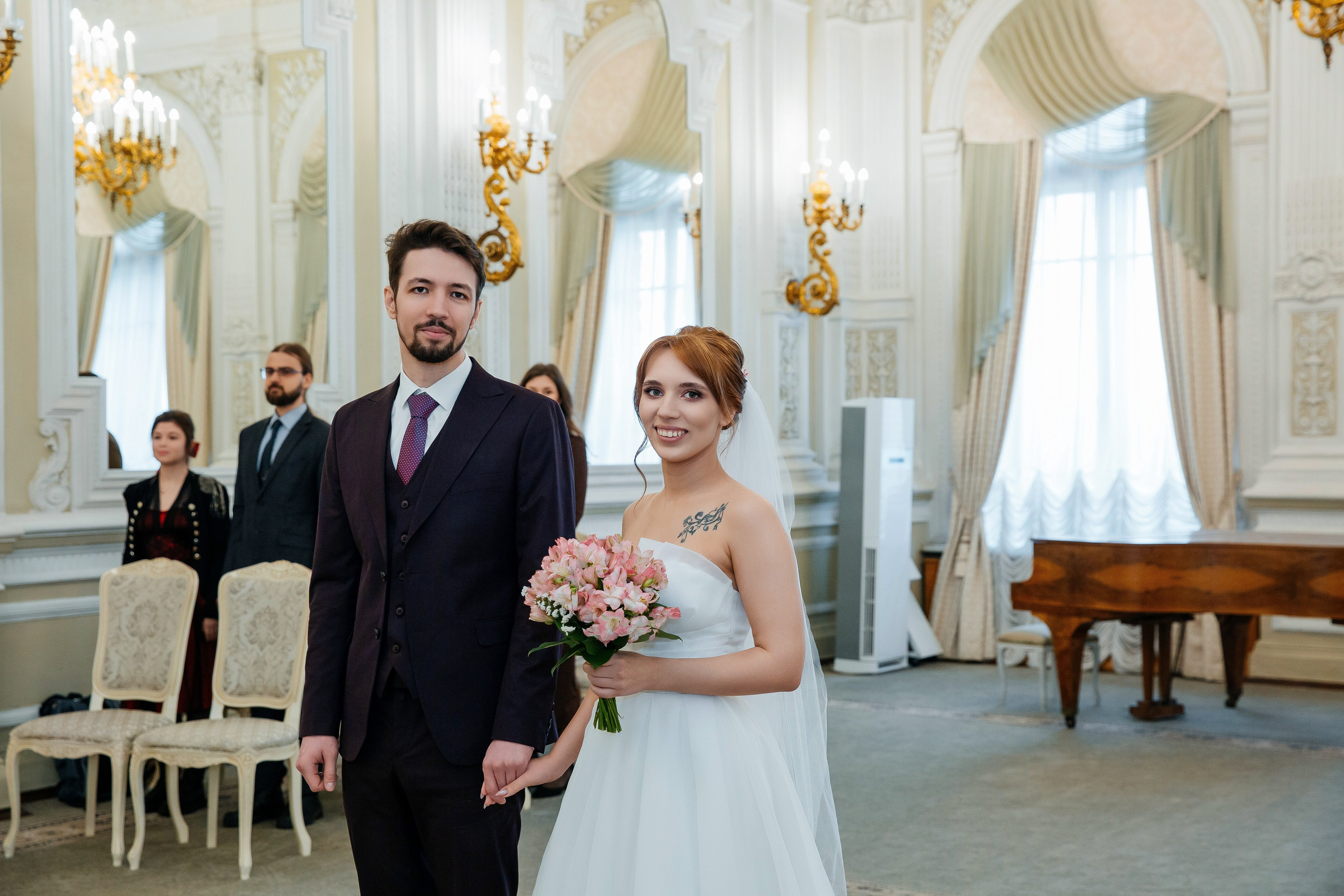 Первый ЗАГС и Фотосессия на Витебском в апреле. Свадебный фотограф в Санкт-Петербурге Вика Стукачева