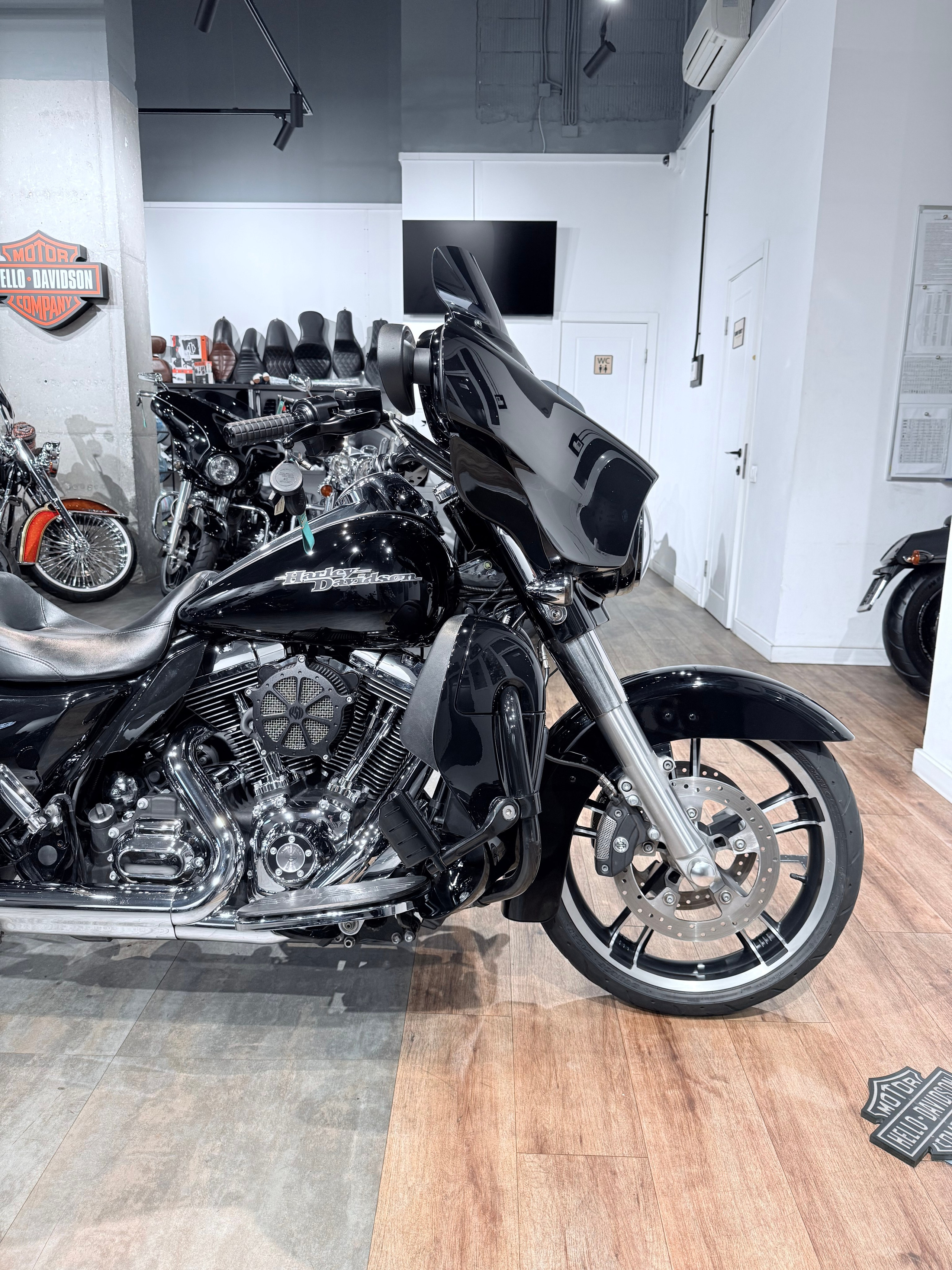 2014 Street Glidе Sресial 103 ABS Vivid Blасk. Hello Davidson, Москва. Только хорошие мотоциклы…