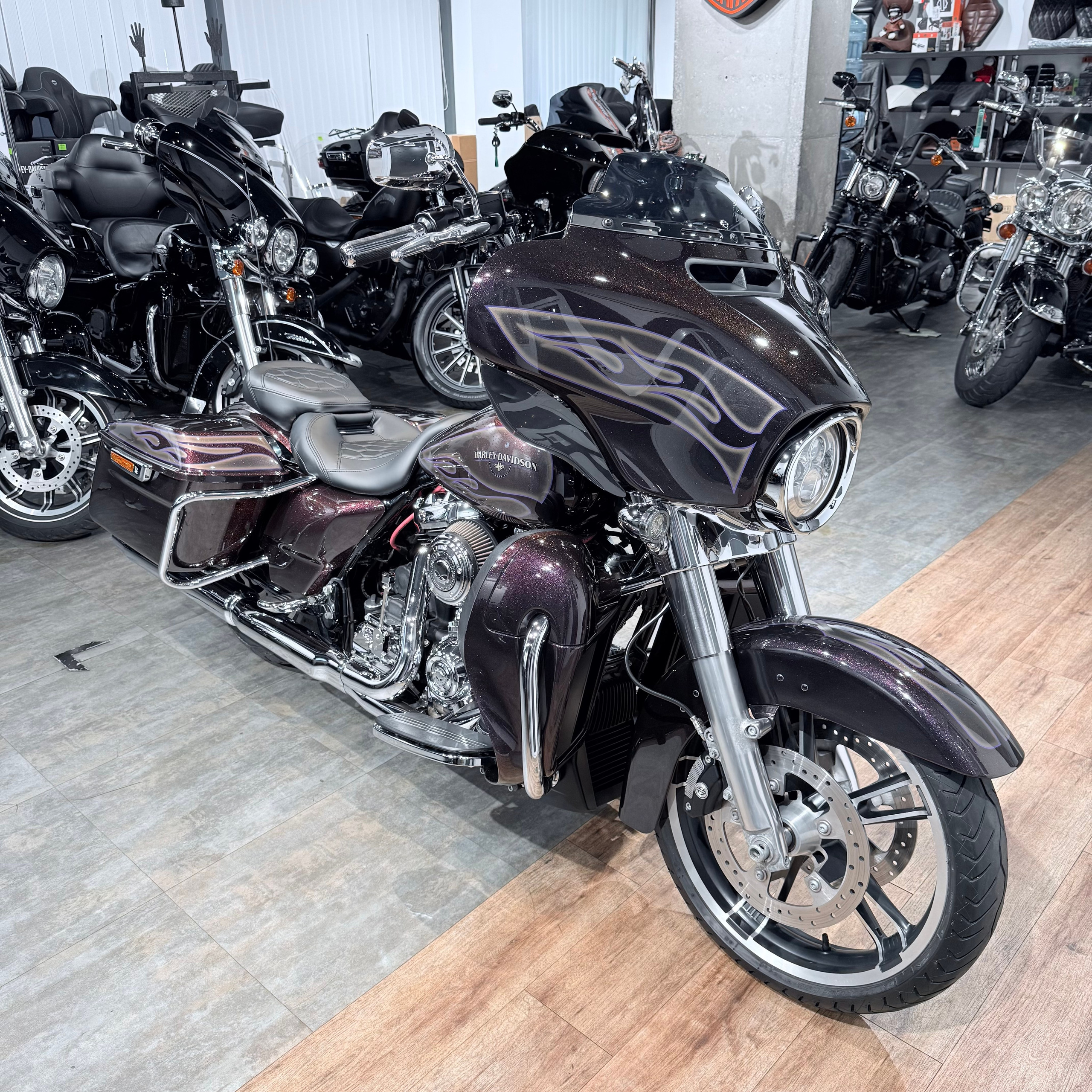 2017 Strееt Glide 107 АBS Наrd Сandy Mysteriоus Рurрlе Flakes. Hello Davidson, Москва. Только хорошие мотоциклы…