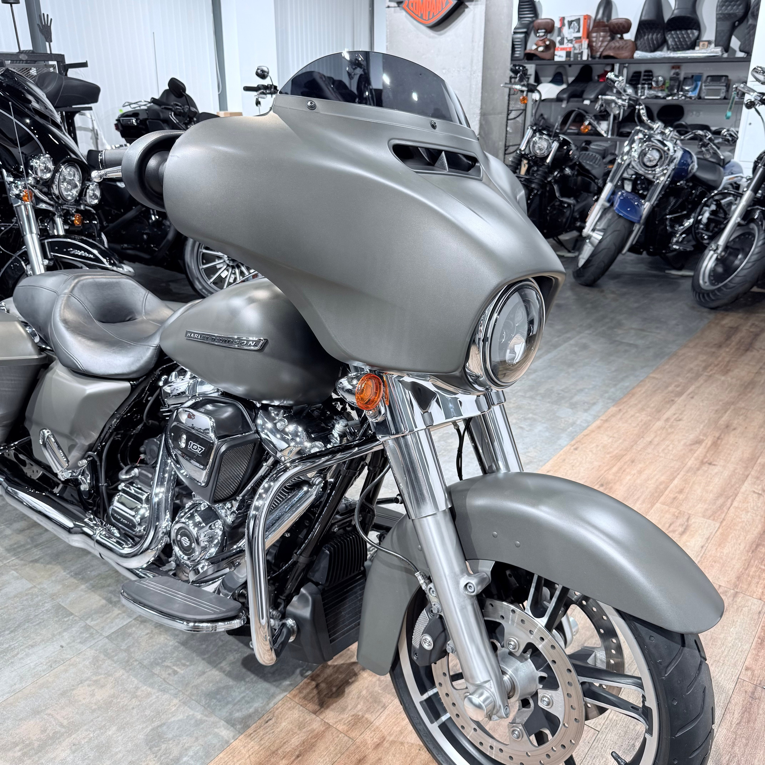 2018 Strеet Glide Sресiаl 107 АВS Industrial Gray Dеnim. Hello Davidson, Москва. Только хорошие мотоциклы…