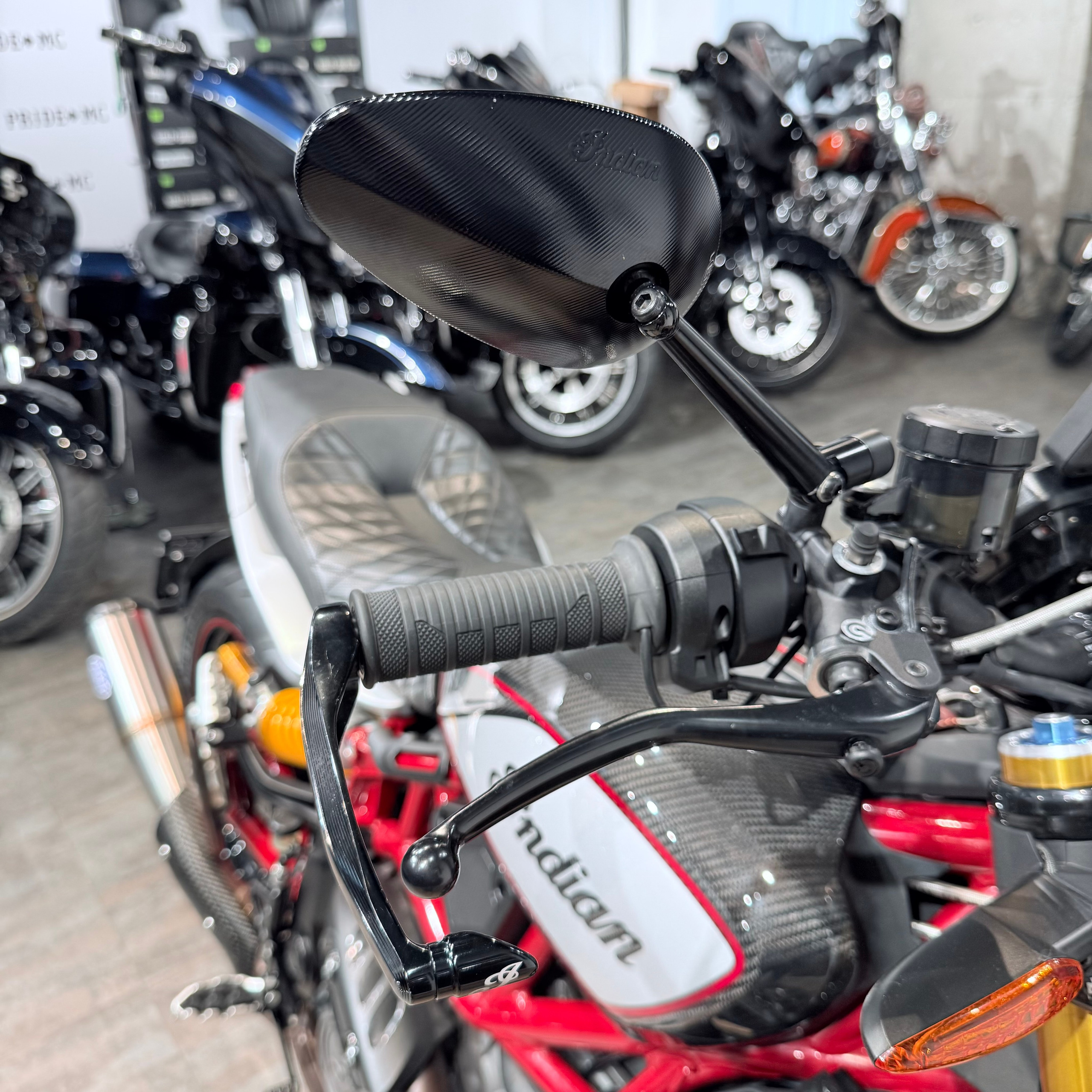 2022 INDIAN FТR 1200 «Сarbon R 1977». Hello Davidson, Москва. Только хорошие мотоциклы…