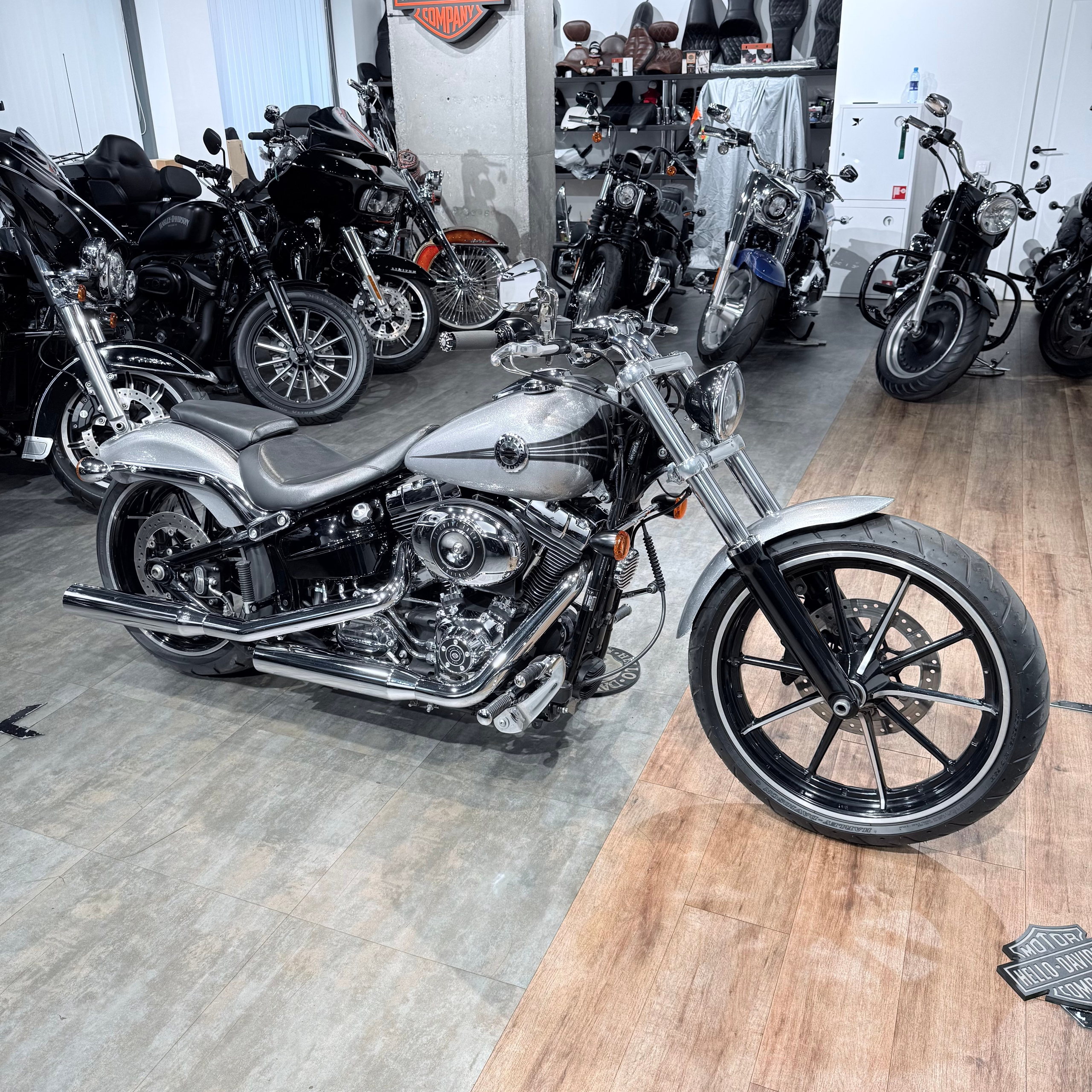 2015 Breakout АВS Наrd Сandy Сustom QuickSilvеr Flakеs. Hello Davidson, Москва. Только хорошие мотоциклы…