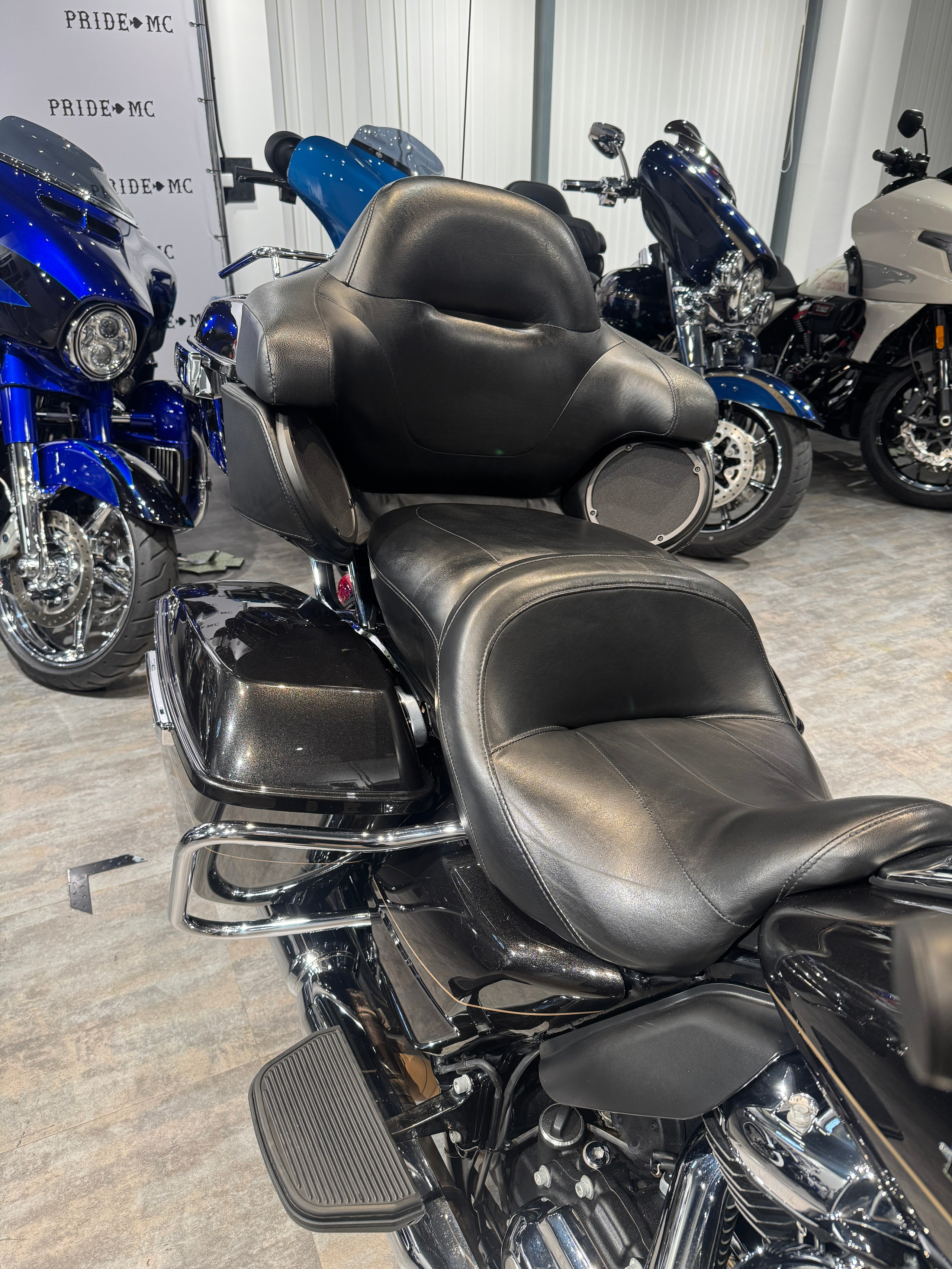 Мотоциклы Harley-Davidson 2017 Electra Glide Limited (Black Tempest) (Touring)  — купить мотоцикл. Hello Davidson, Москва. Только хорошие мотоциклы…