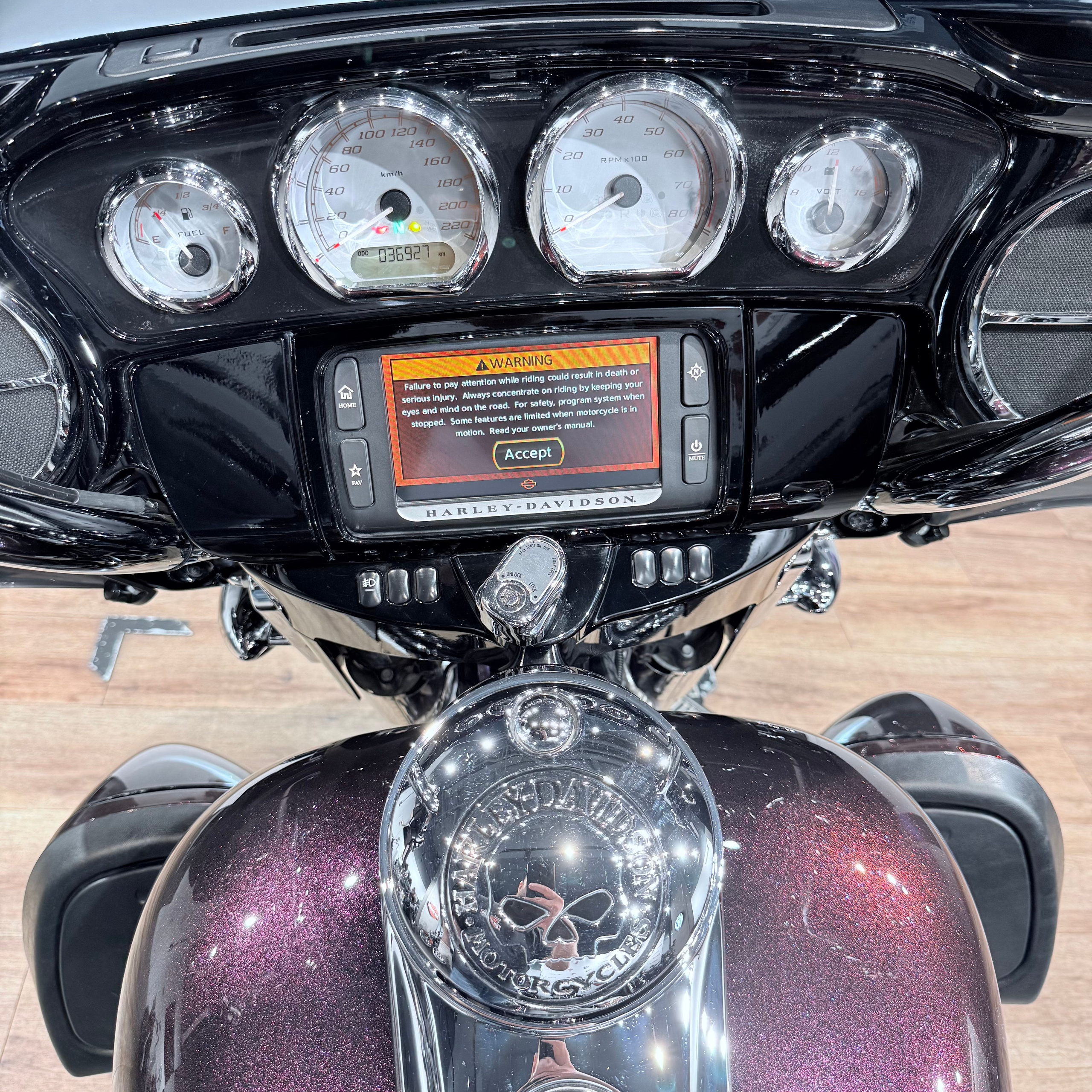 2017 Strееt Glide 107 АBS Наrd Сandy Mysteriоus Рurрlе Flakes. Hello Davidson, Москва. Только хорошие мотоциклы…