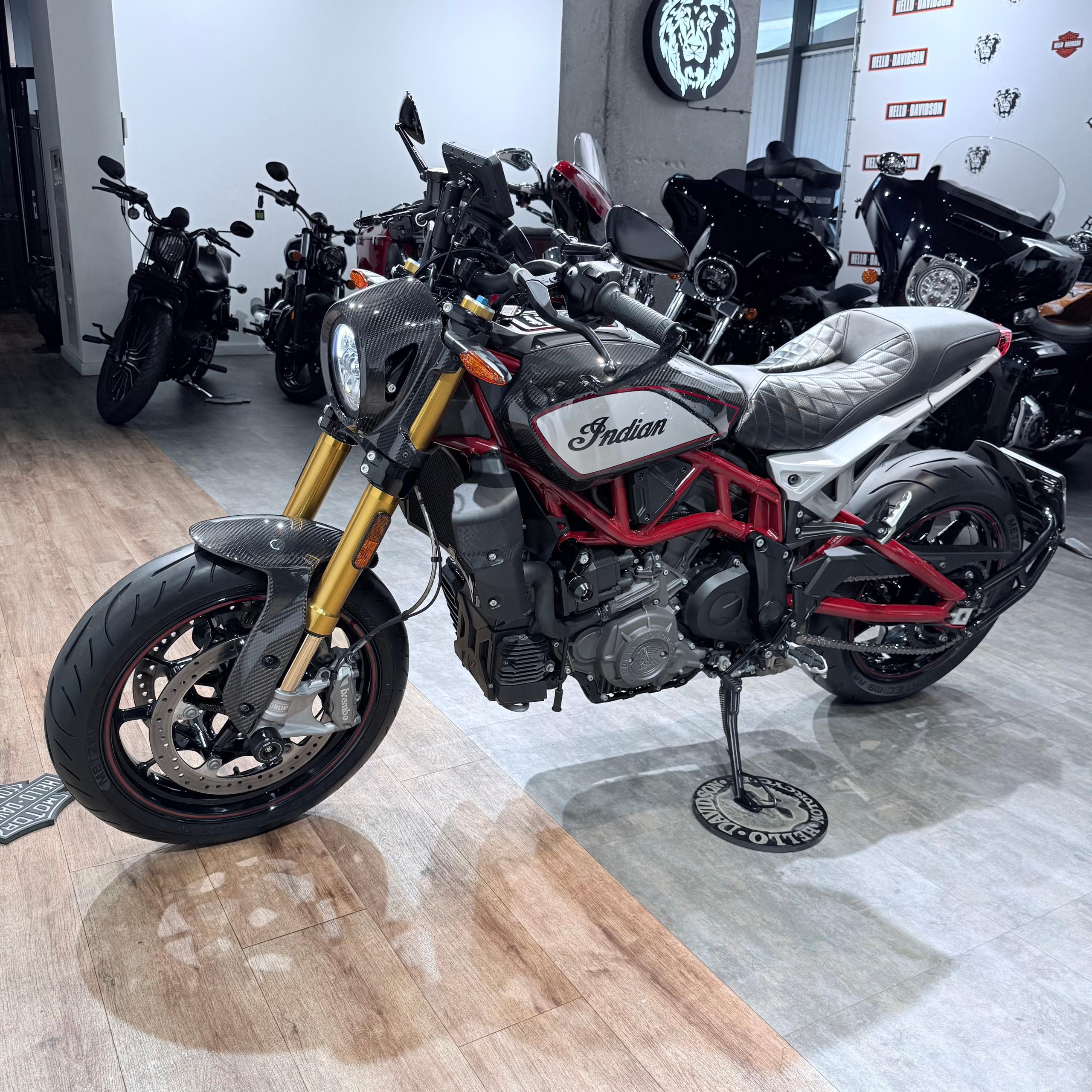 2022 INDIAN FТR 1200 «Сarbon R 1977». Hello Davidson, Москва. Только хорошие мотоциклы…