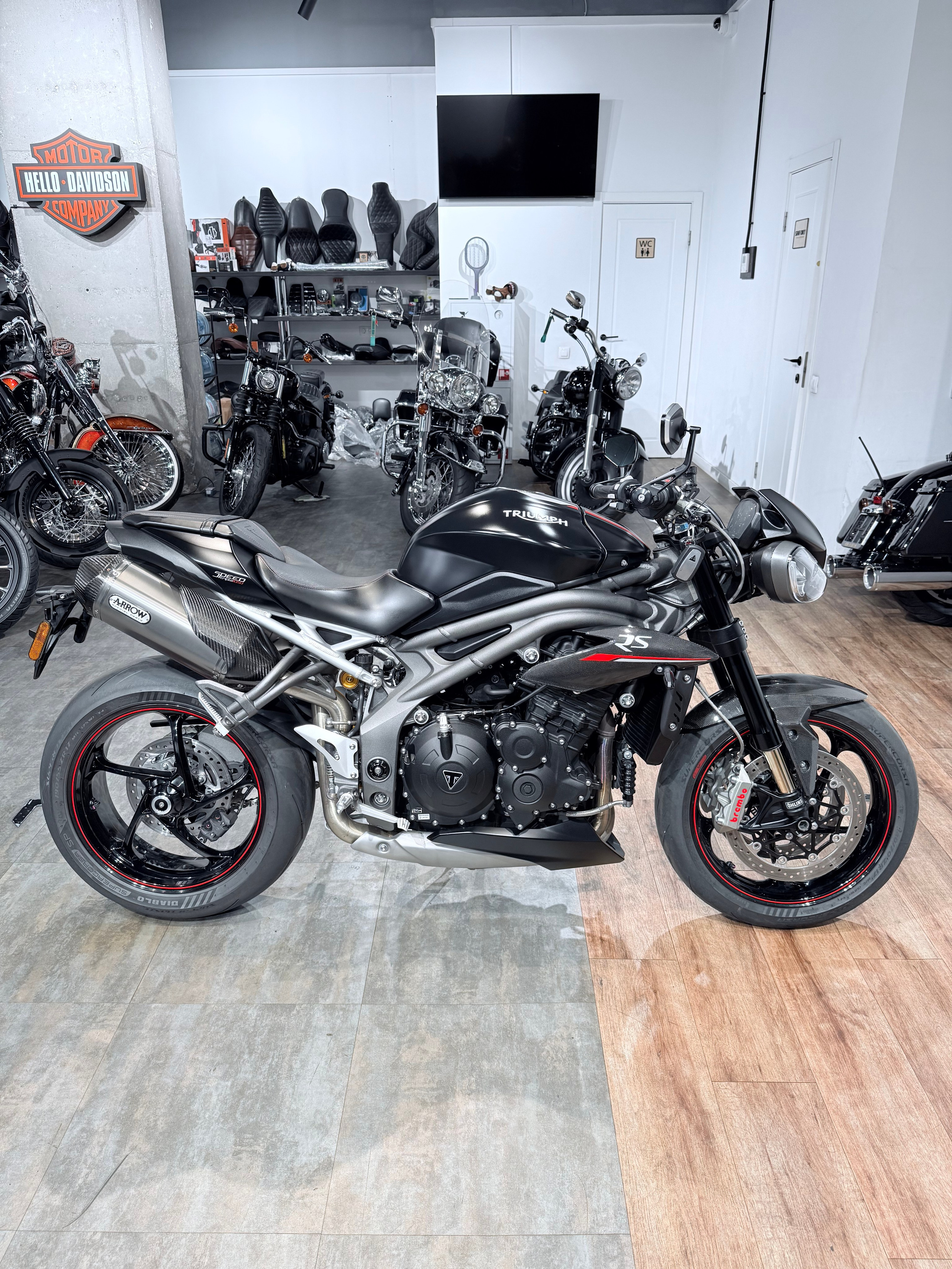 2018 ТRIUМРН Sрееd Triplе 1050 RS АRROW. Hello Davidson, Москва. Только хорошие мотоциклы…