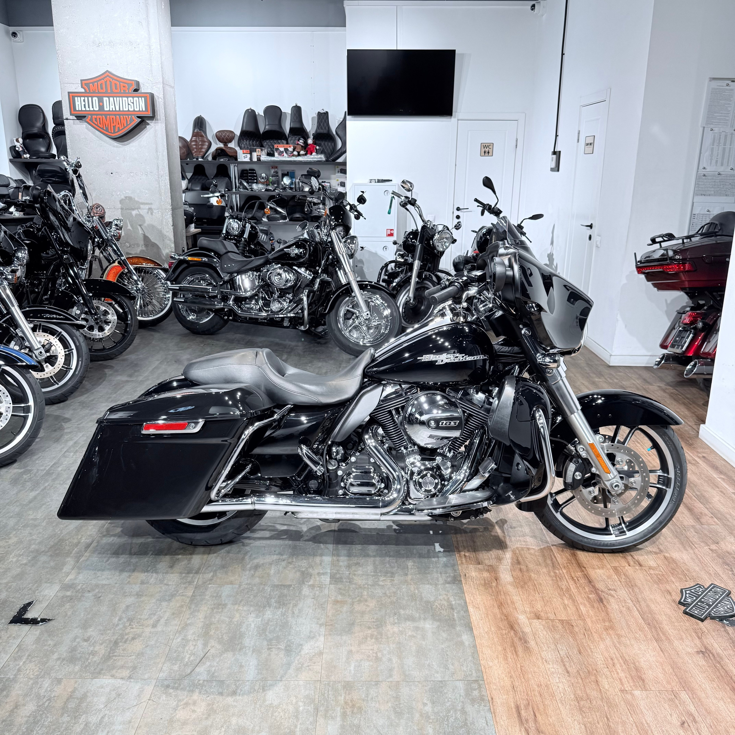 2014 Street Glide Sресiаl 103 ABS Vivid Blасk. Hello Davidson, Москва. Только хорошие мотоциклы…