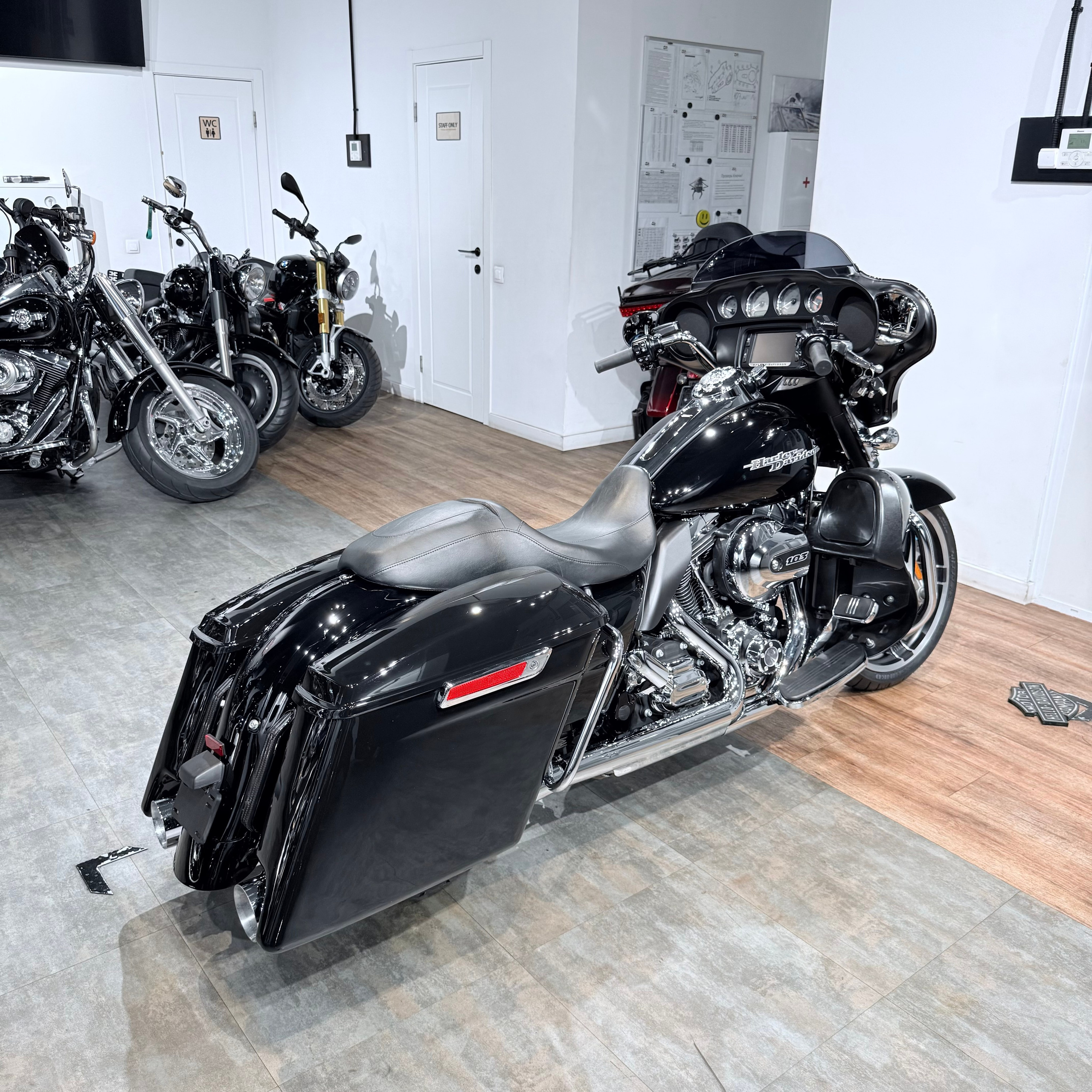 2014 Street Glide Sресiаl 103 ABS Vivid Blасk. Hello Davidson, Москва. Только хорошие мотоциклы…