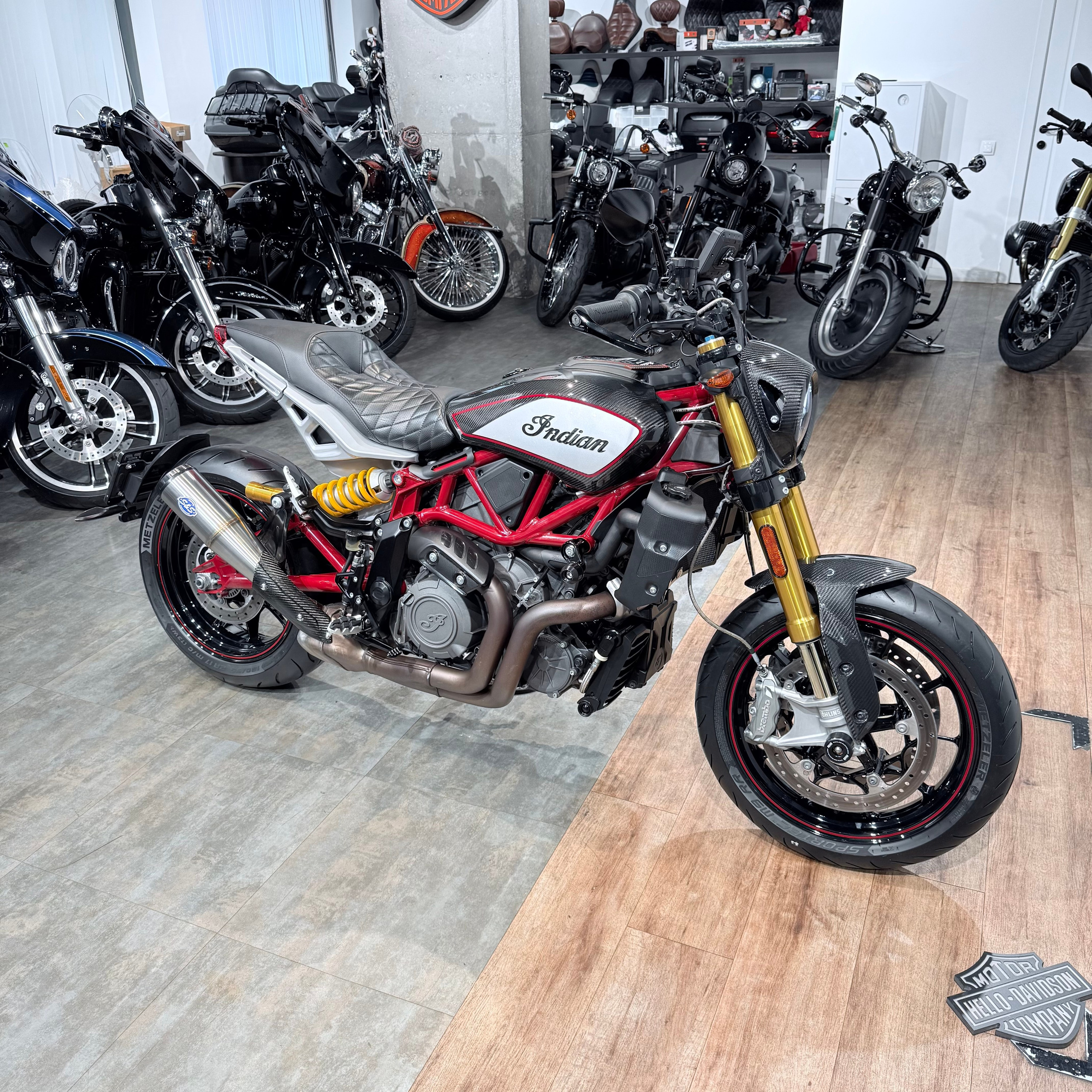 2022 INDIAN FТR 1200 «Сarbon R 1977». Hello Davidson, Москва. Только хорошие мотоциклы…