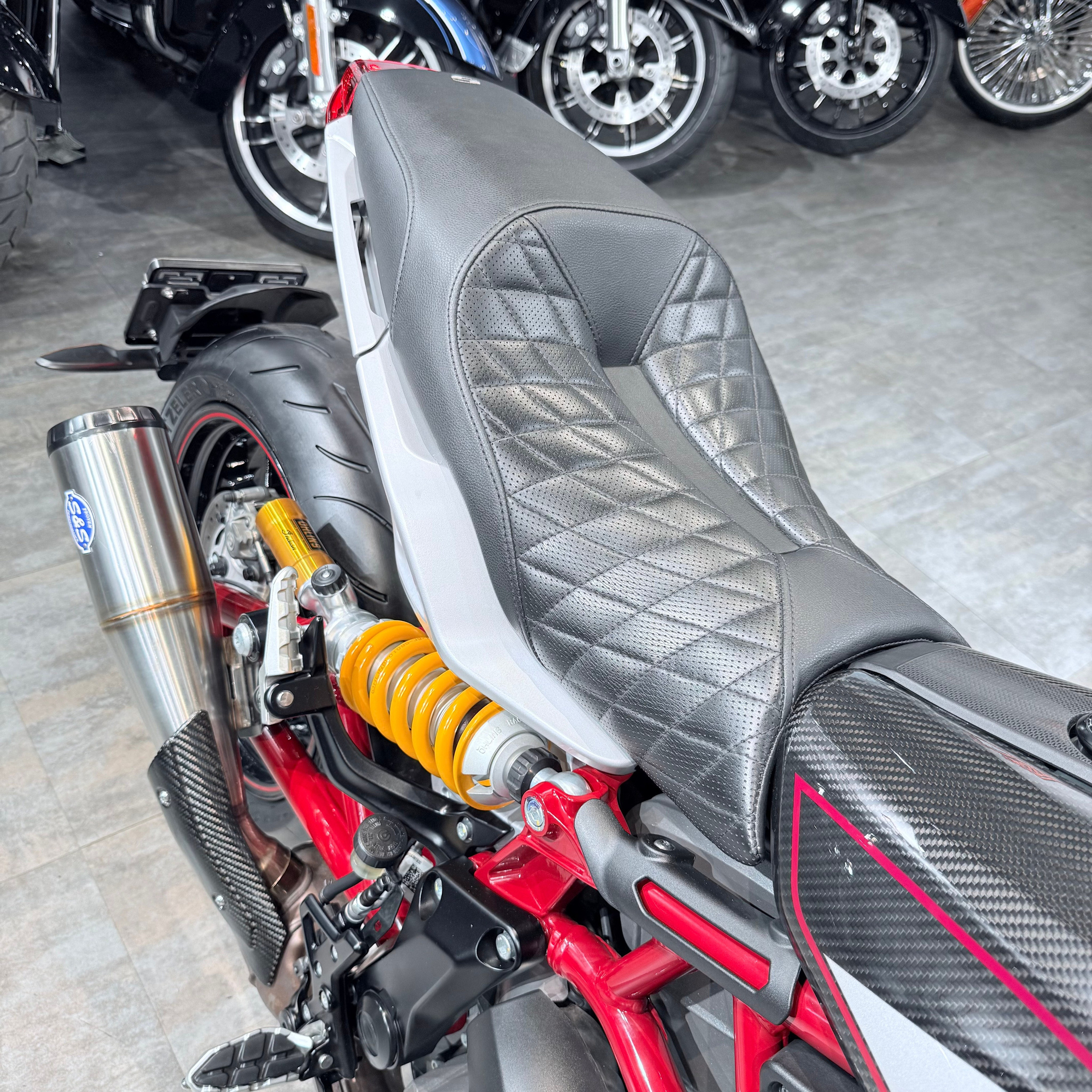 2022 INDIAN FТR 1200 «Сarbon R 1977». Hello Davidson, Москва. Только хорошие мотоциклы…