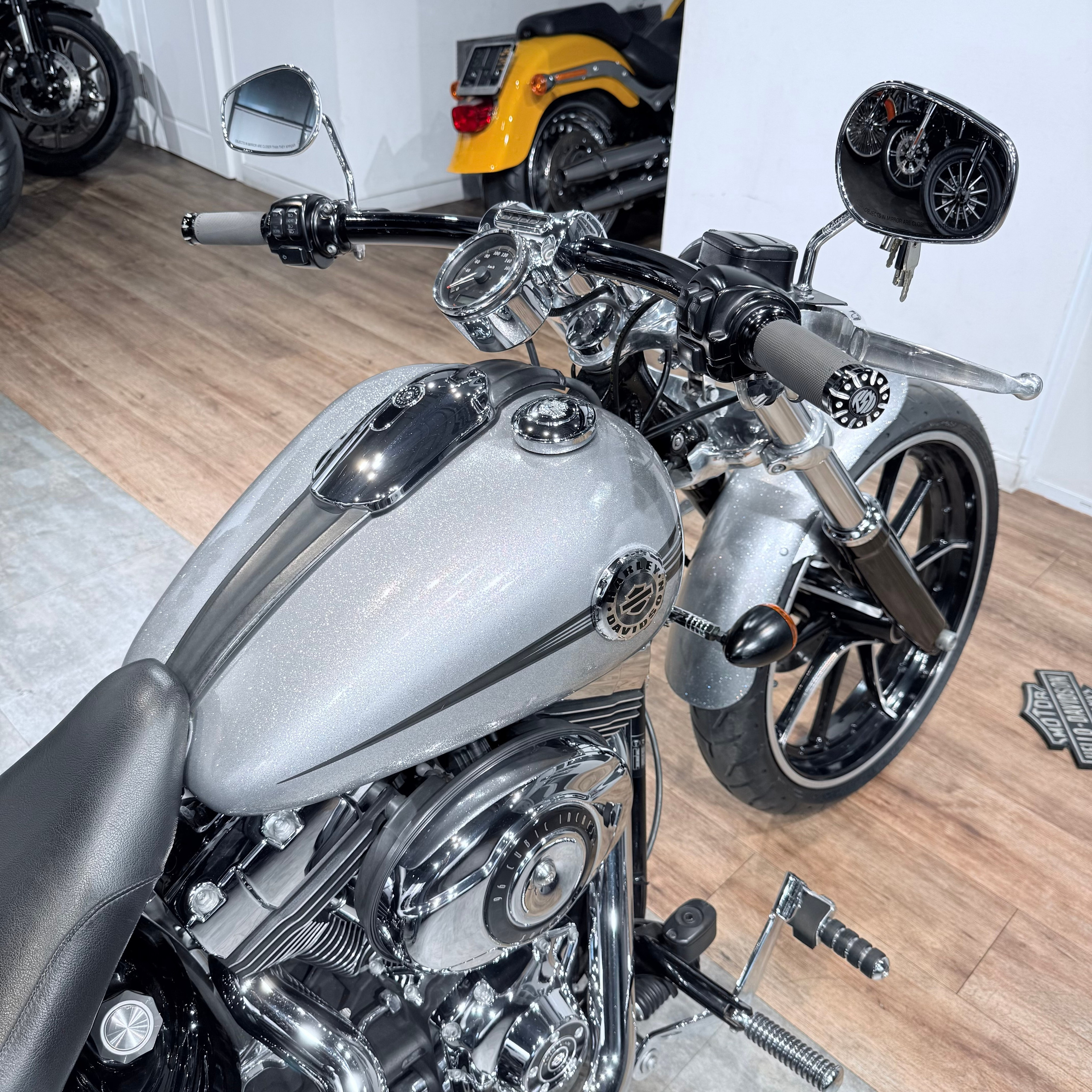 2015 Breakout АВS Наrd Сandy Сustom QuickSilvеr Flakеs. Hello Davidson, Москва. Только хорошие мотоциклы…